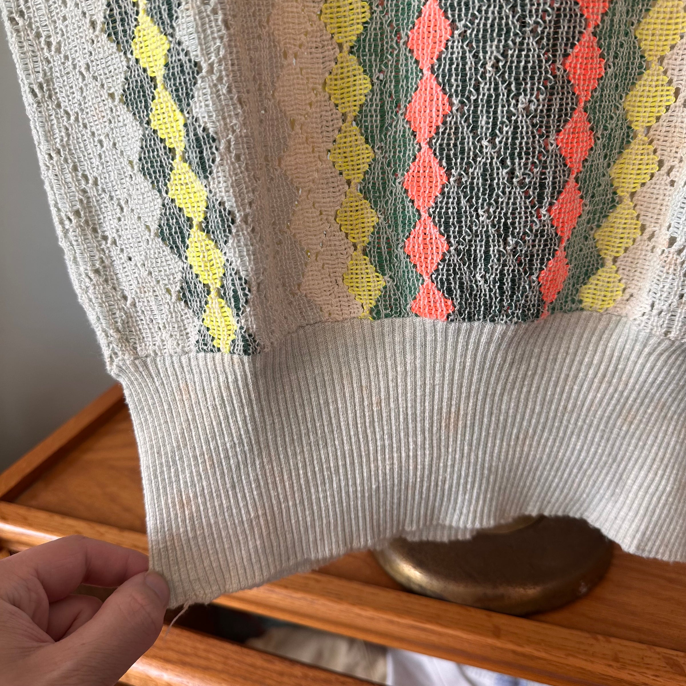 1950’s Rockabilly Style Diamond Loose Knit Short Sleeve Sweater Medium