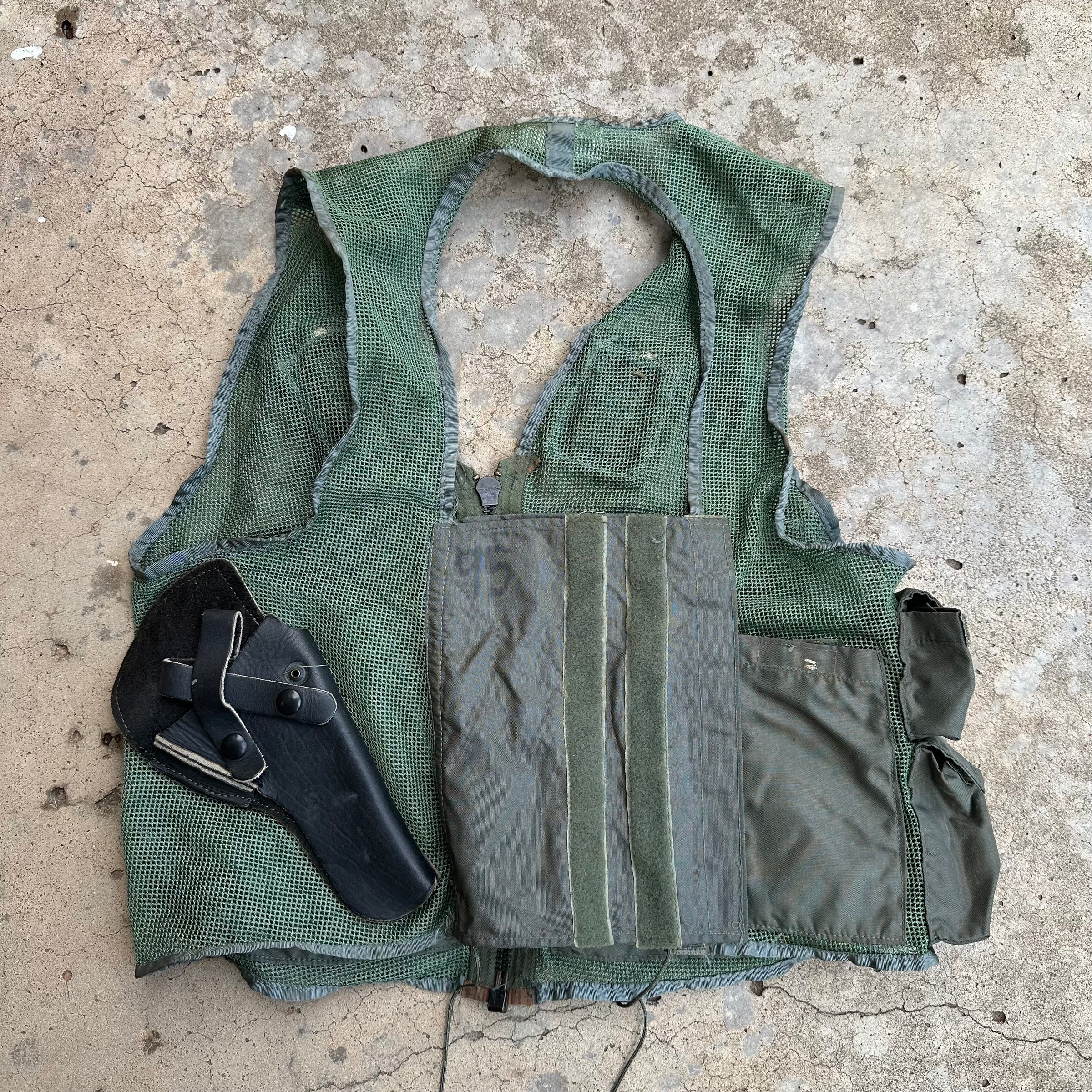 1970’s SRU-21/P Survival Vest with Holster Size Medium