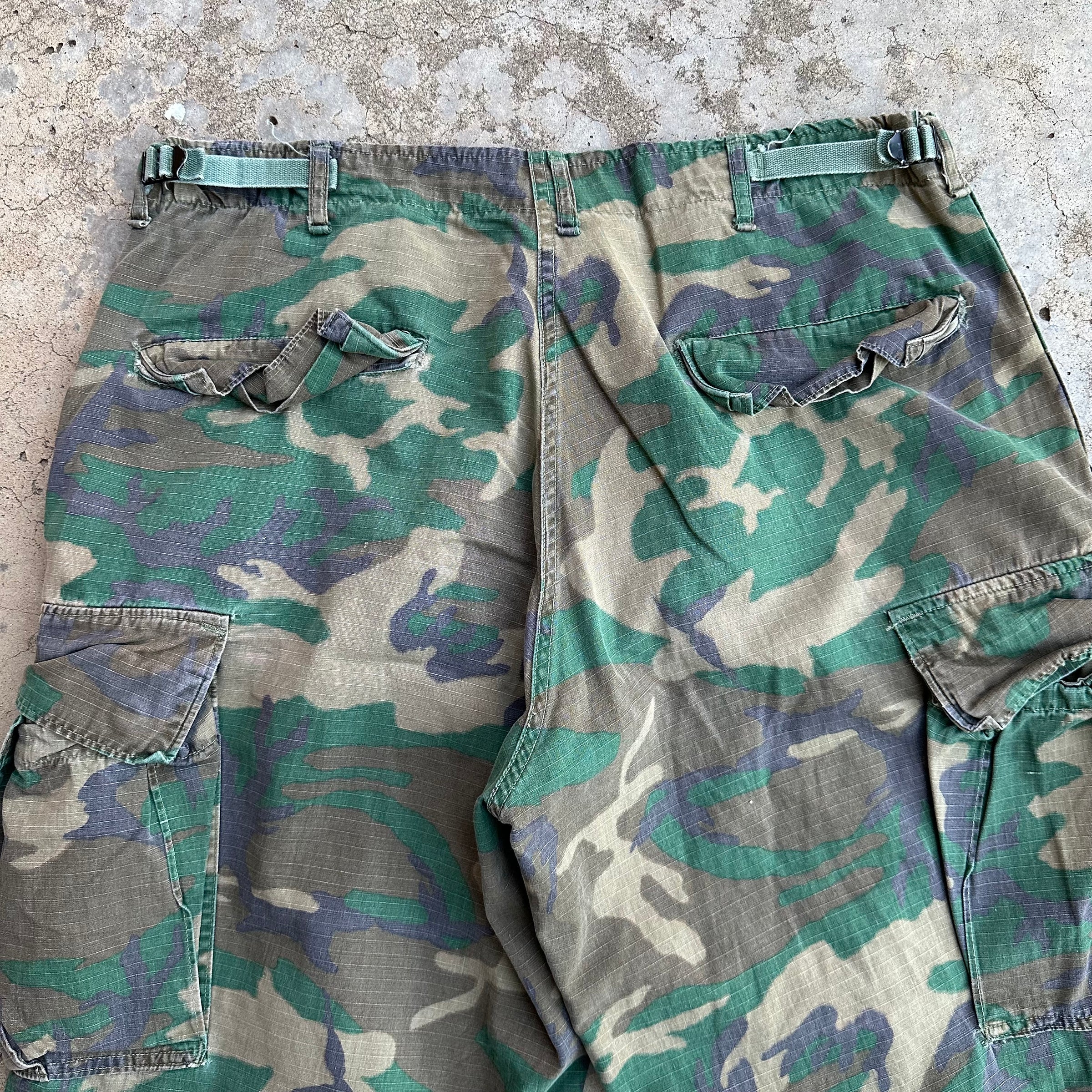1970’s Vietnam War Brown Dominant ERDL Camo Jungle Pants Medium Regular