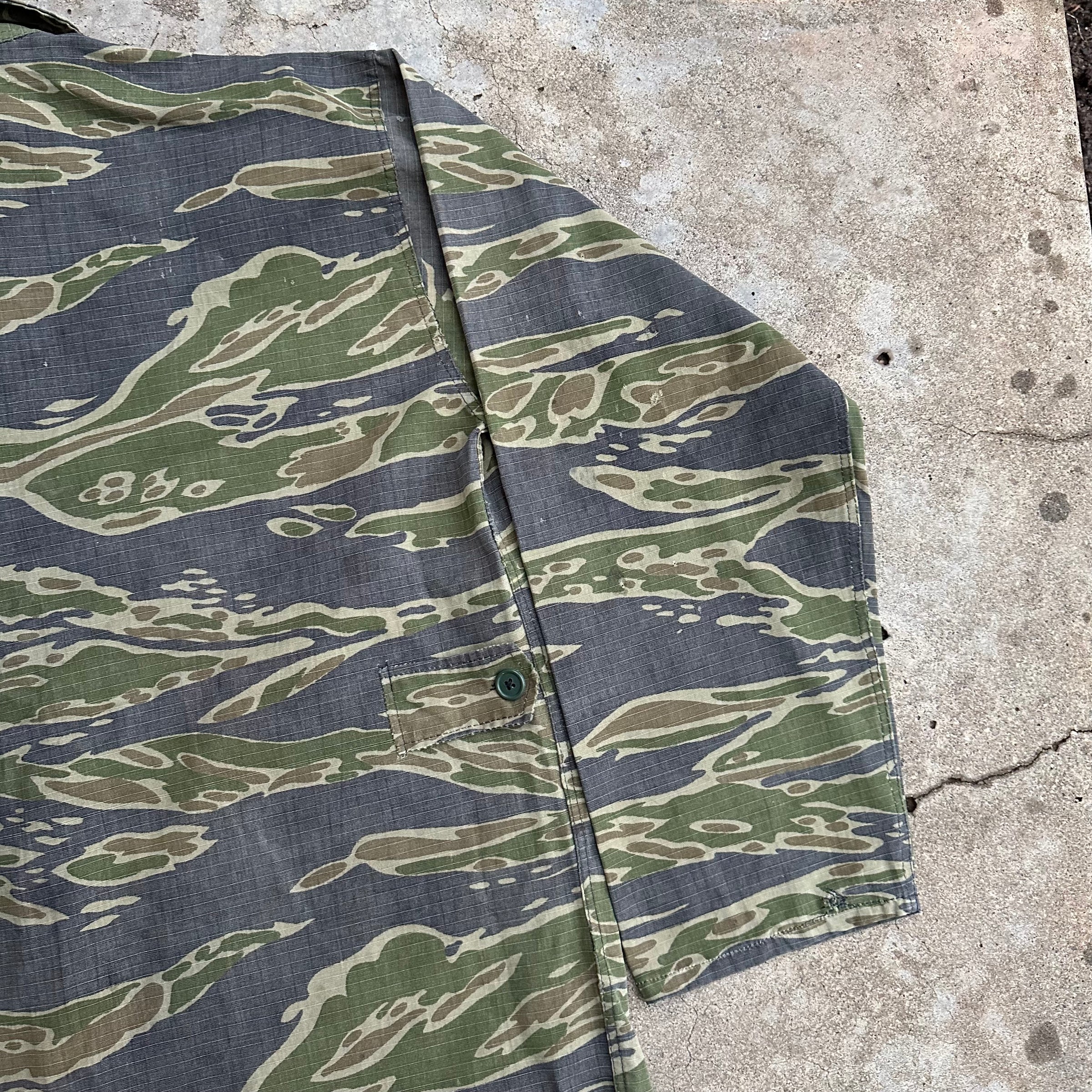 1970’s Post War Ripstop 4 Pocket Tiger Stripe Camo Shirt 25” Chest