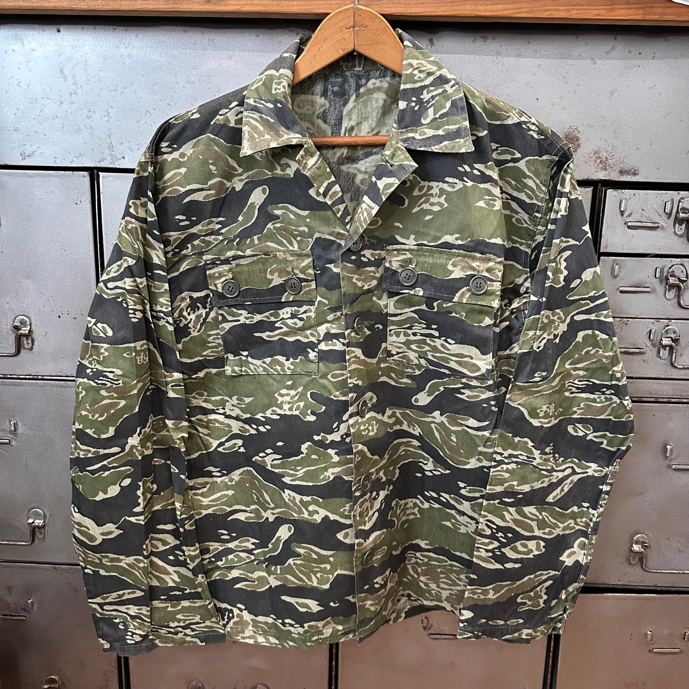 1960’s Mint Vietnam War CIDG Splotch Pattern Tiger Stripe Camo Shirt 21” Chest