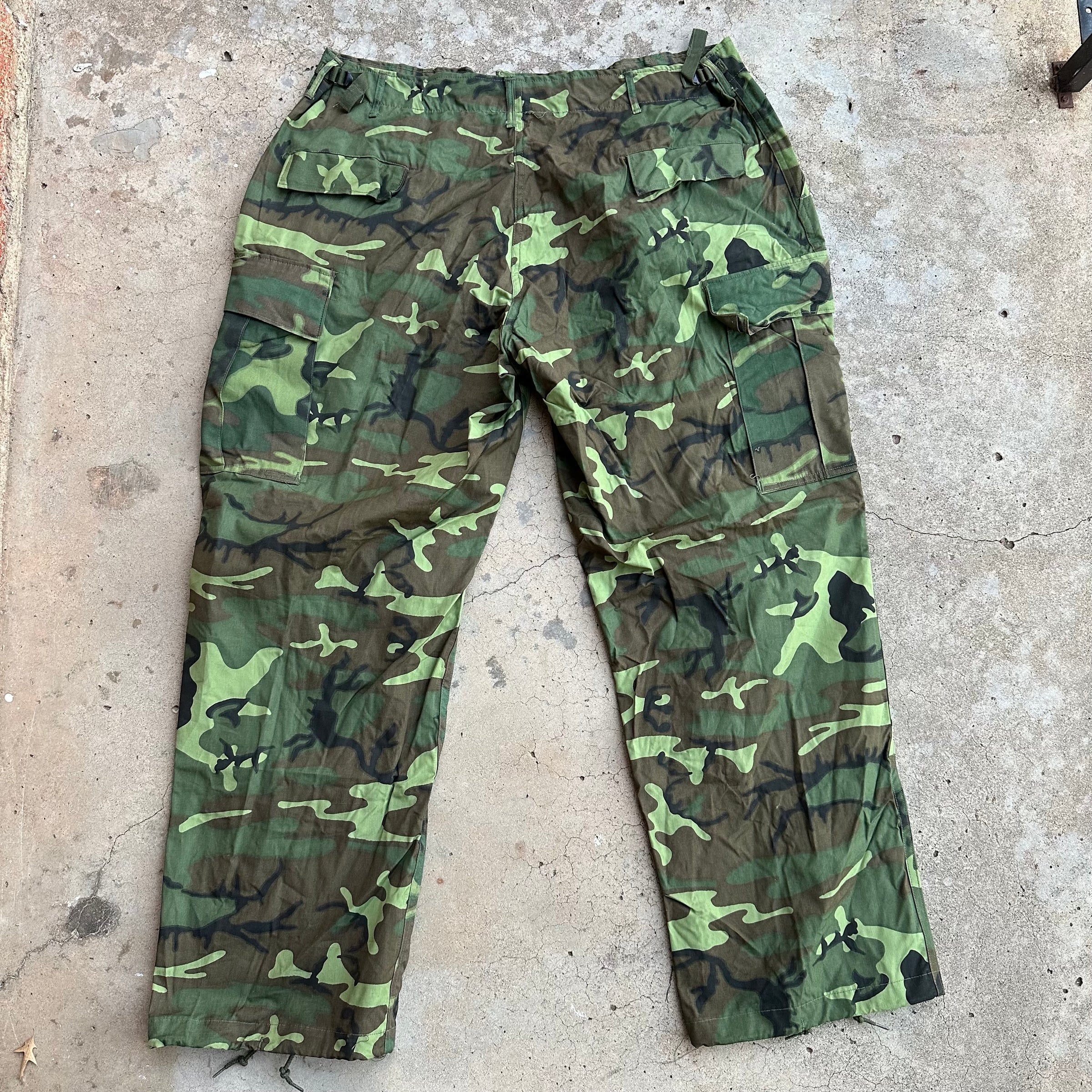 1960’s Deadstock Vietnam War Poplin ERDL Camo Jungle Pants XL Regular