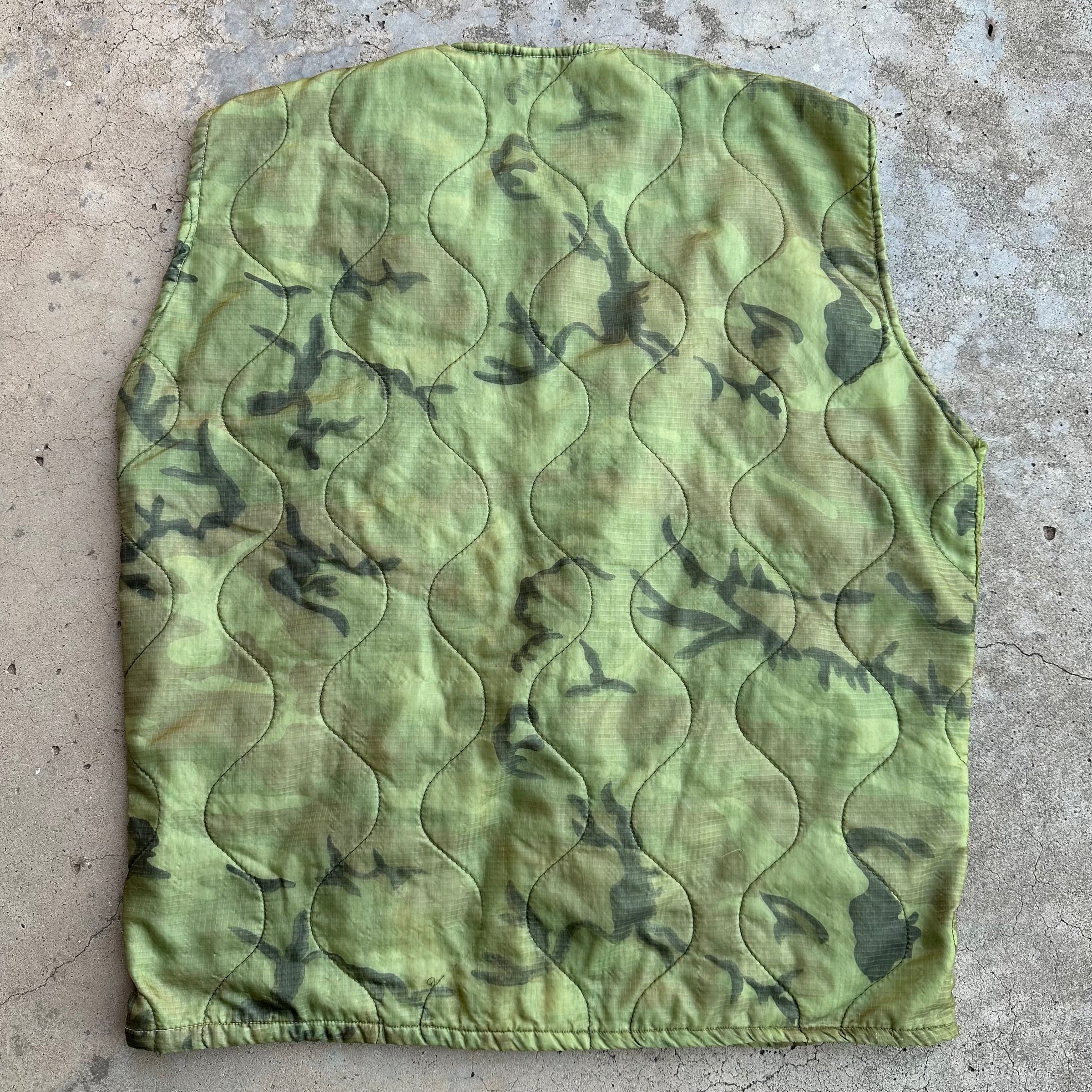 1960’s/70’s Vietnam War ERDL Poncho Liner Vest 26” Chest