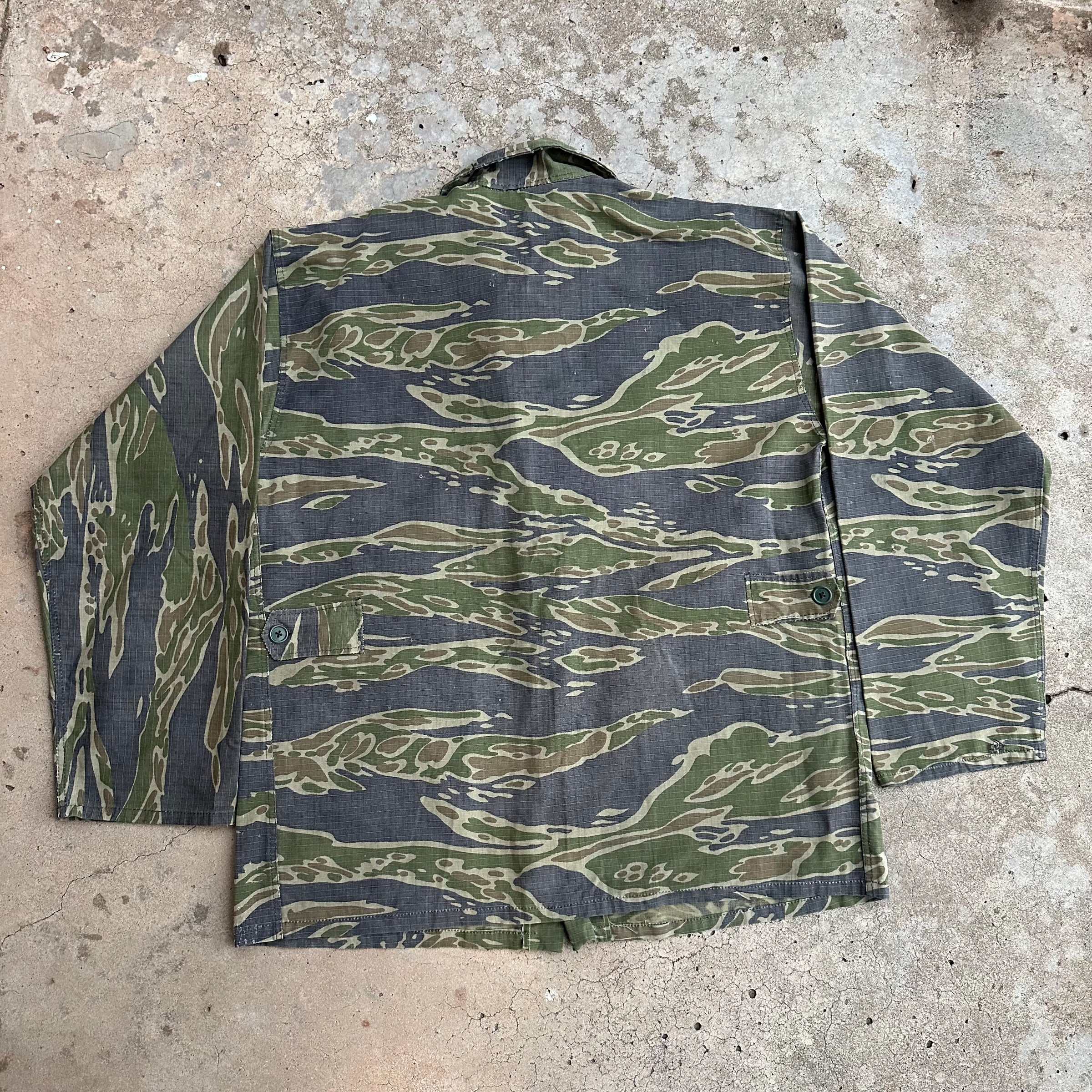 1970’s Post War Ripstop 4 Pocket Tiger Stripe Camo Shirt 25” Chest