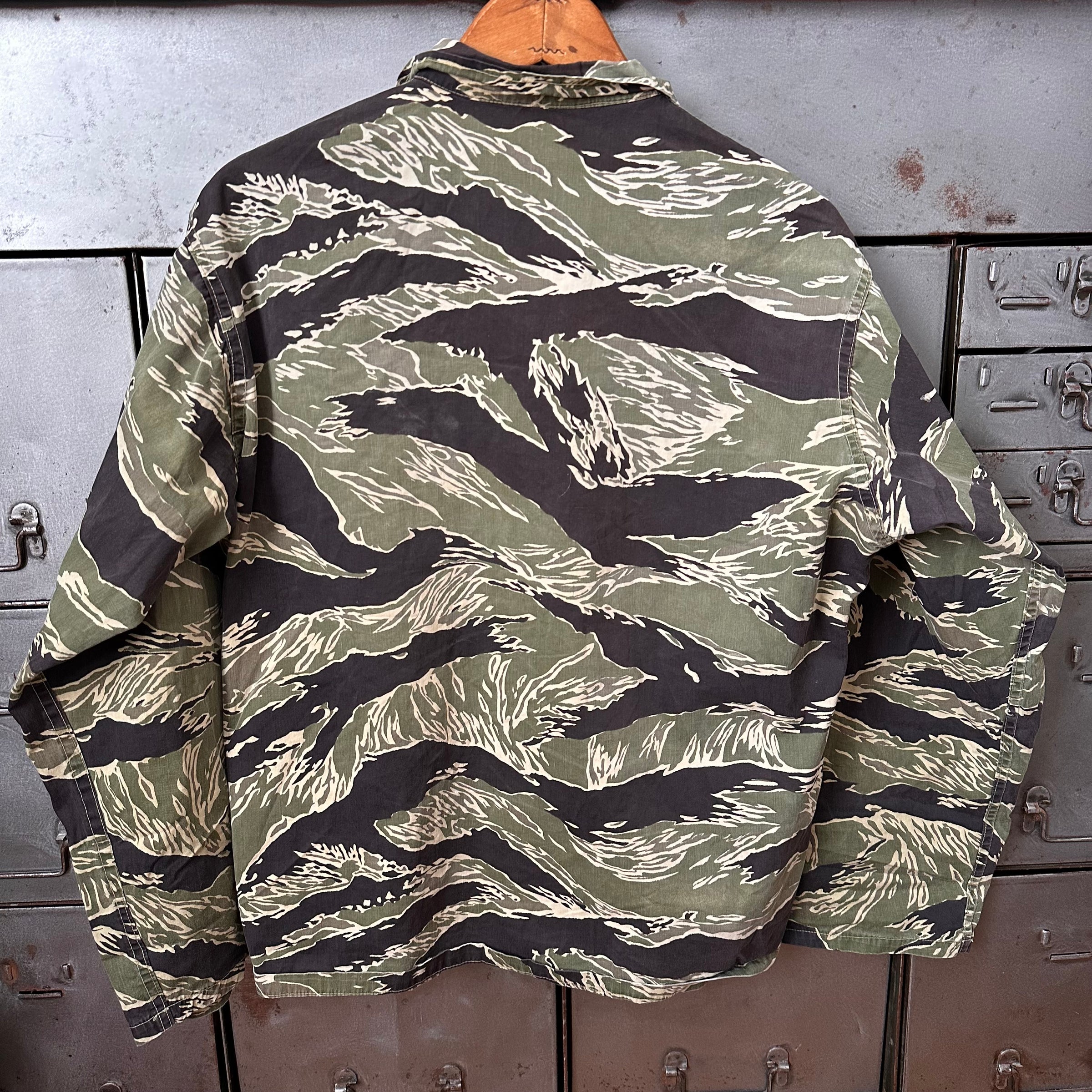 1960’s Tailor Made Silver Tiger Stripe Camo Shirt 22” Chest