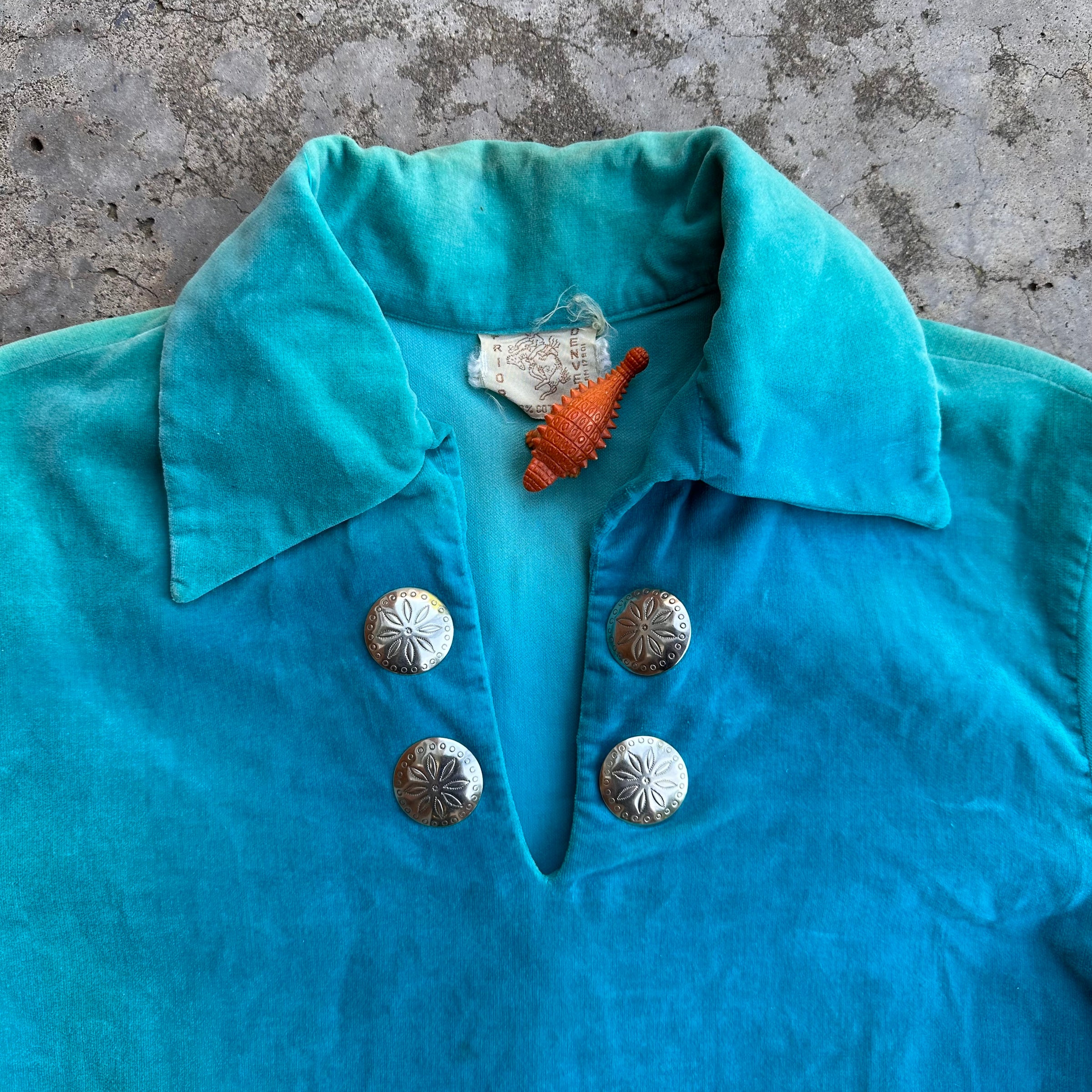 1950’s Prior Sun-Faded Blue Velvet Concho Pullover Shirt Small
