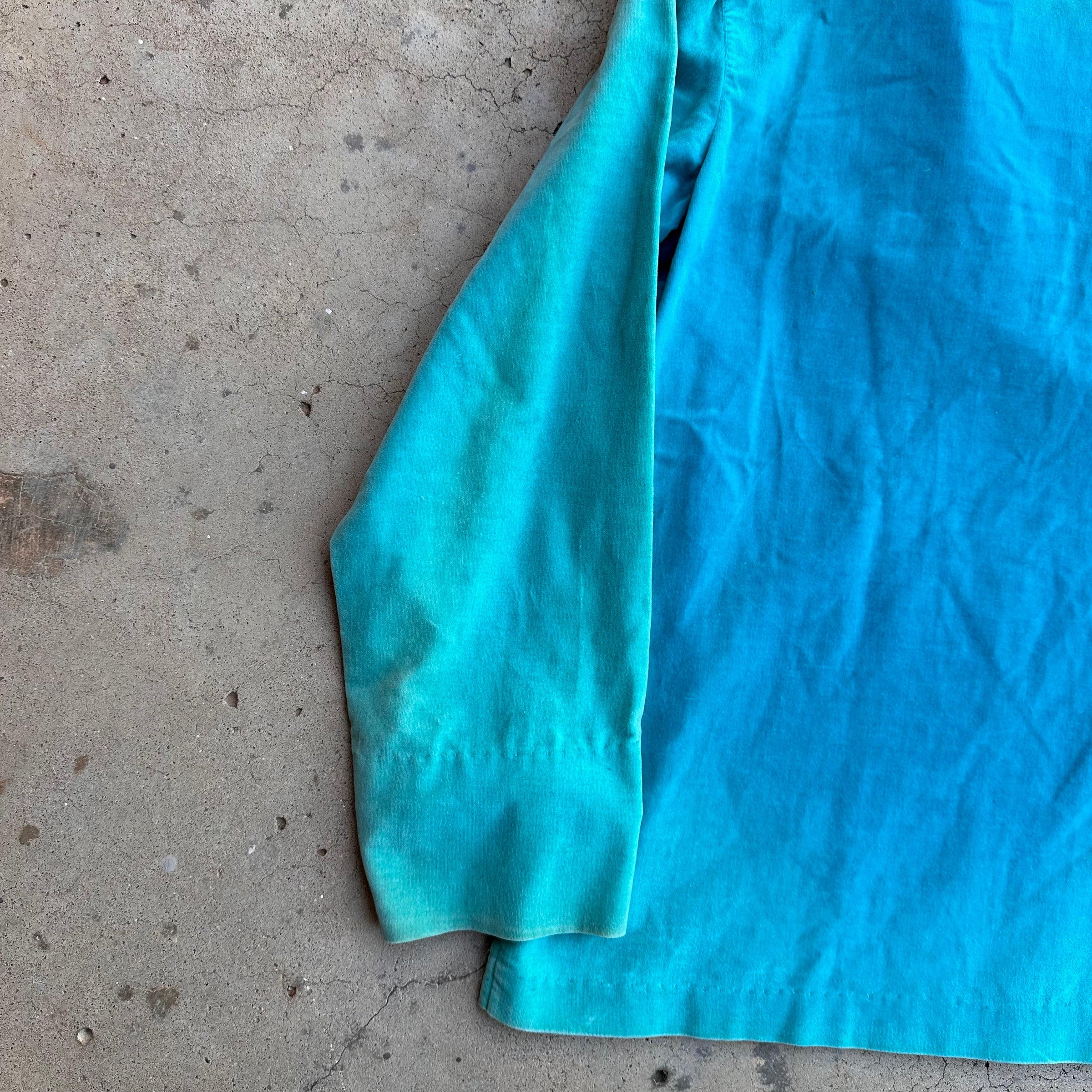 1950’s Prior Sun-Faded Blue Velvet Concho Pullover Shirt Small