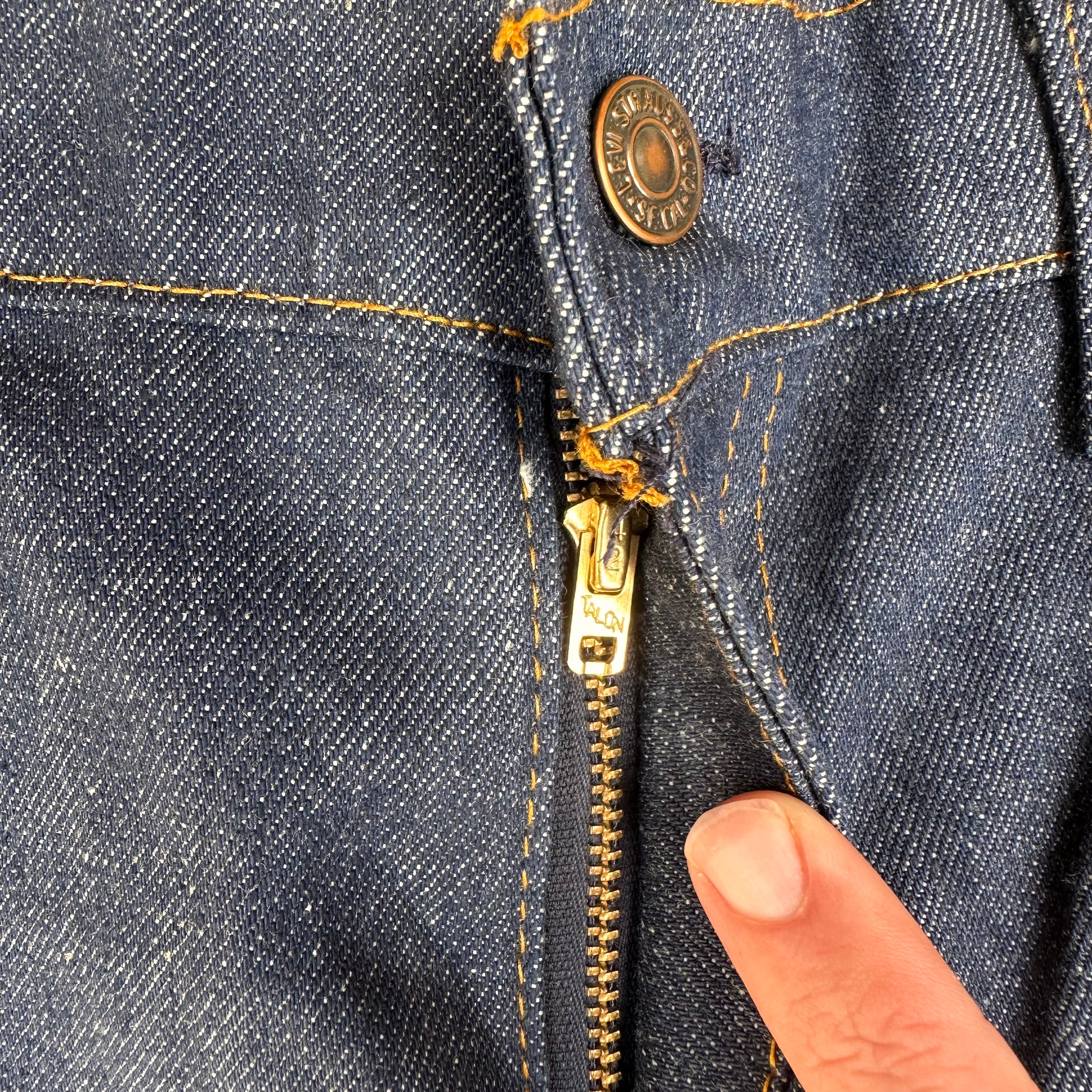 1970’s Deadstock Levi’s 646 Bellbottom Jeans 35” x 32”