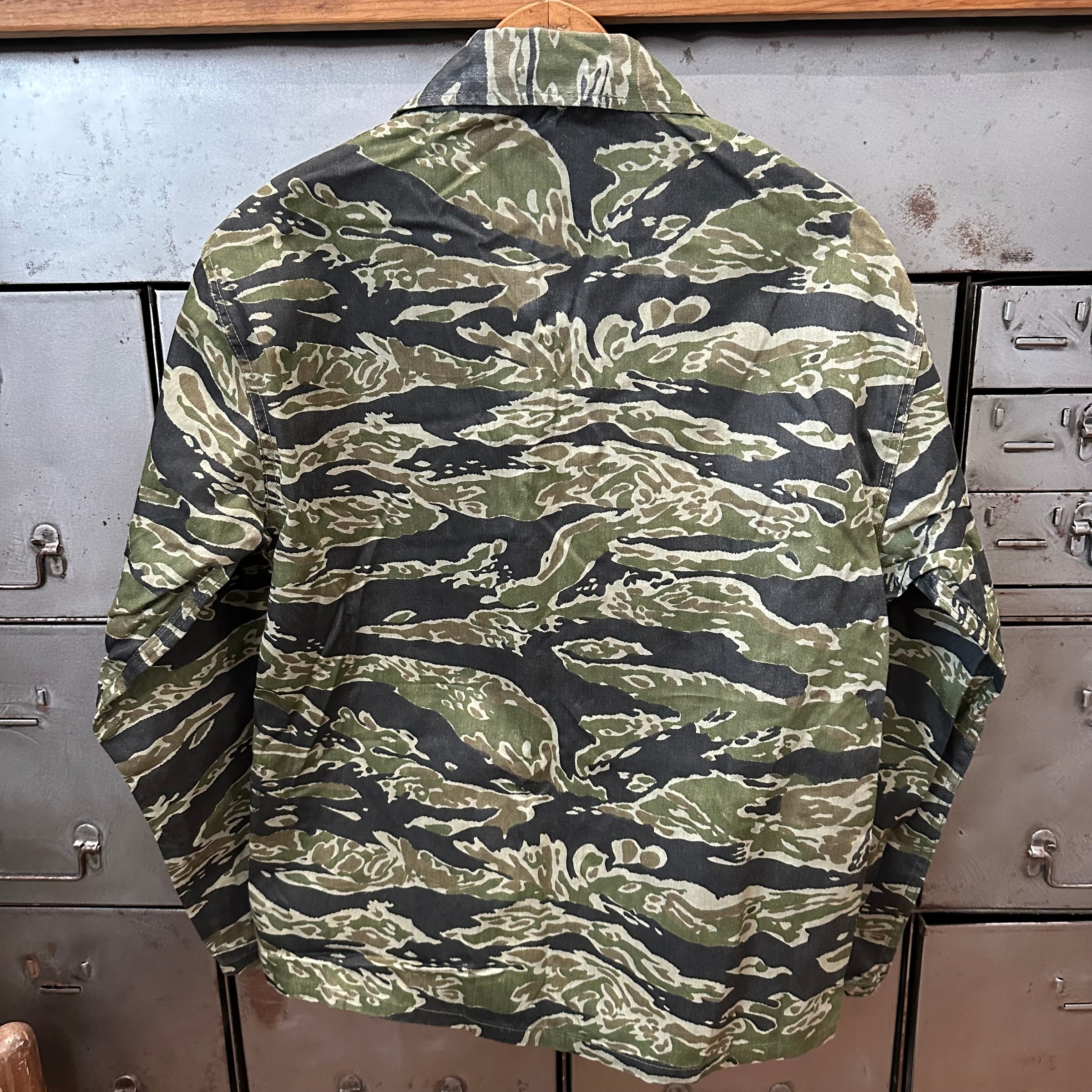 1960’s Mint Vietnam War CIDG Splotch Pattern Tiger Stripe Camo Shirt 21” Chest