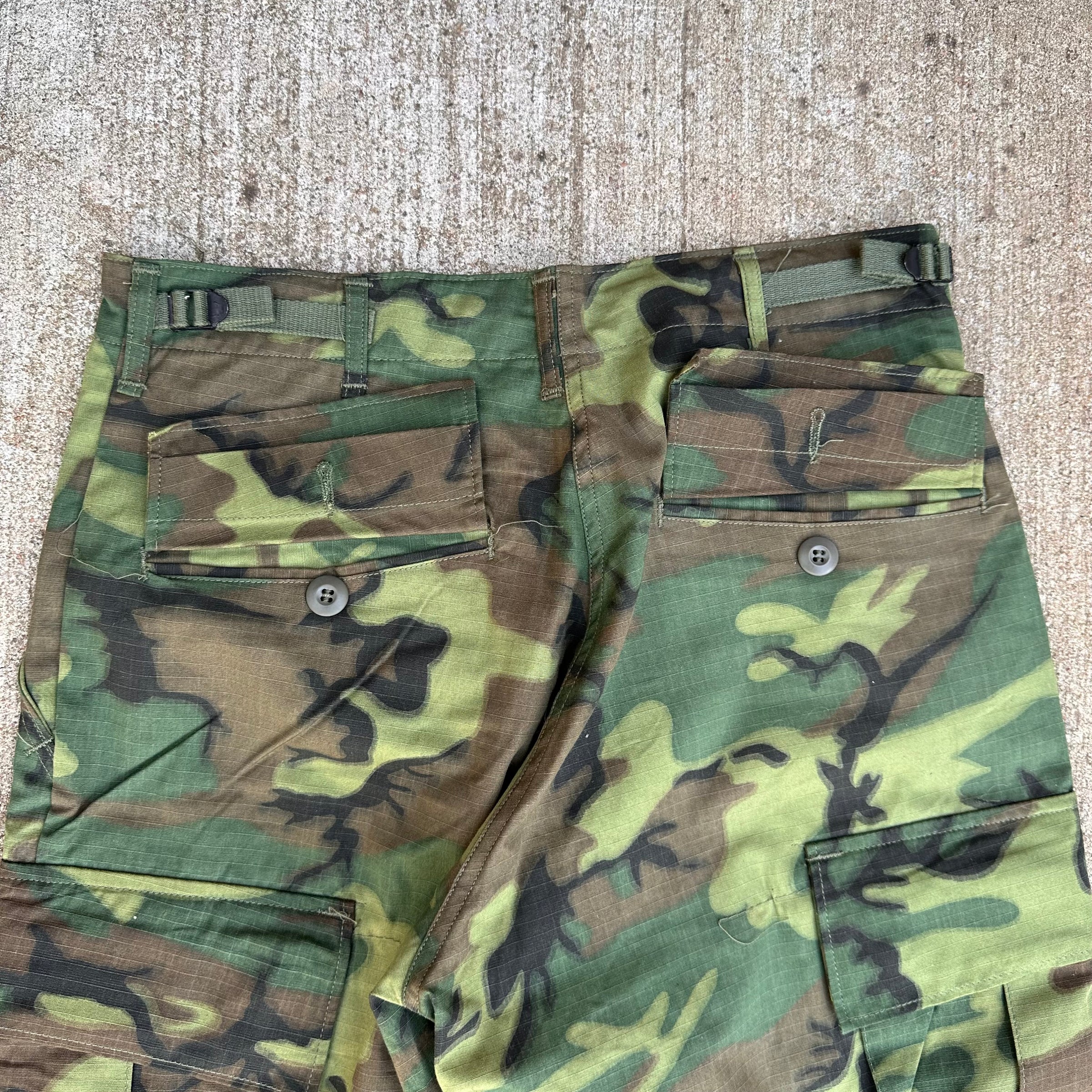 1960’s Deadstock Lime Green ERDL Jungle Pants Small Long