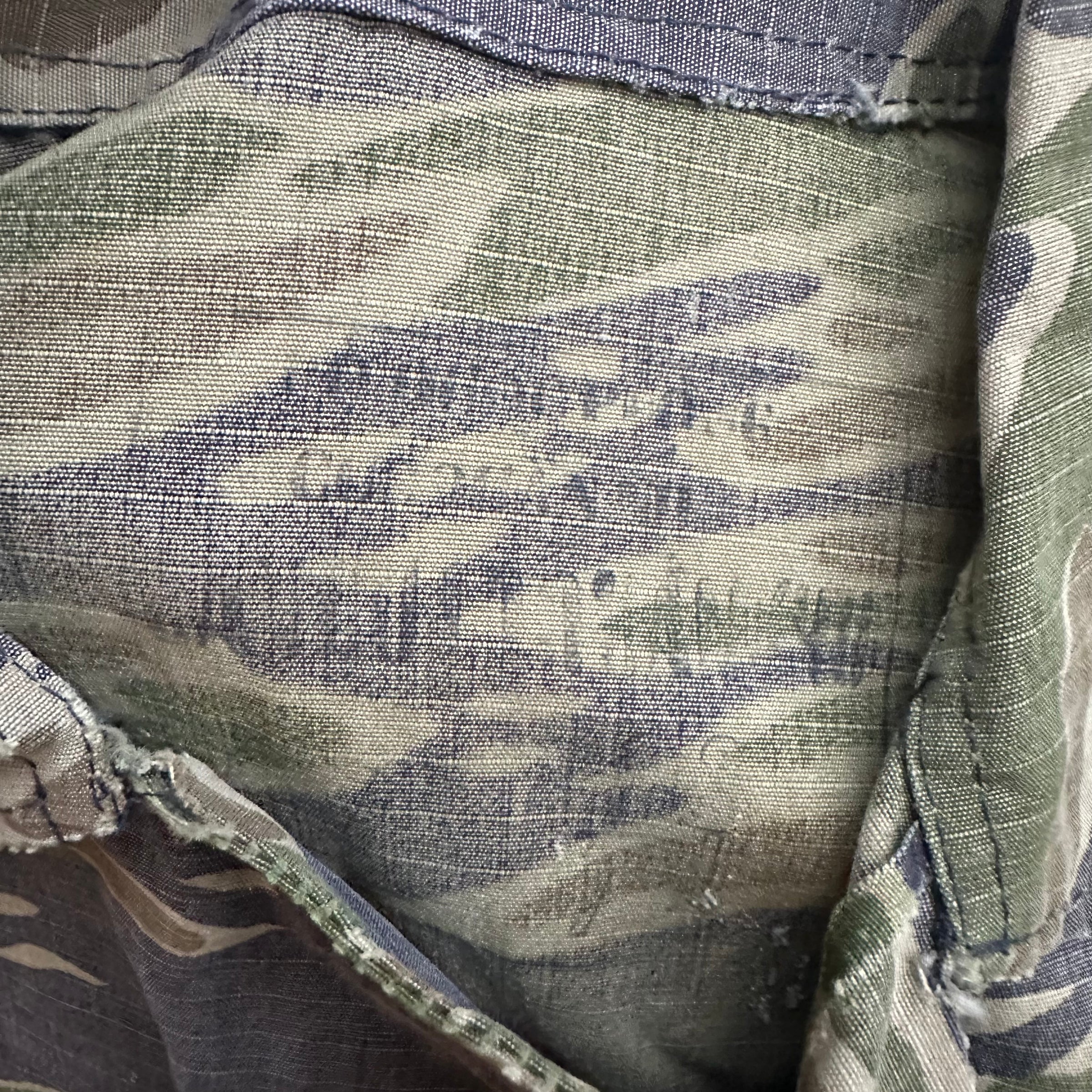 1970’s Post War Ripstop 4 Pocket Tiger Stripe Camo Shirt 25” Chest