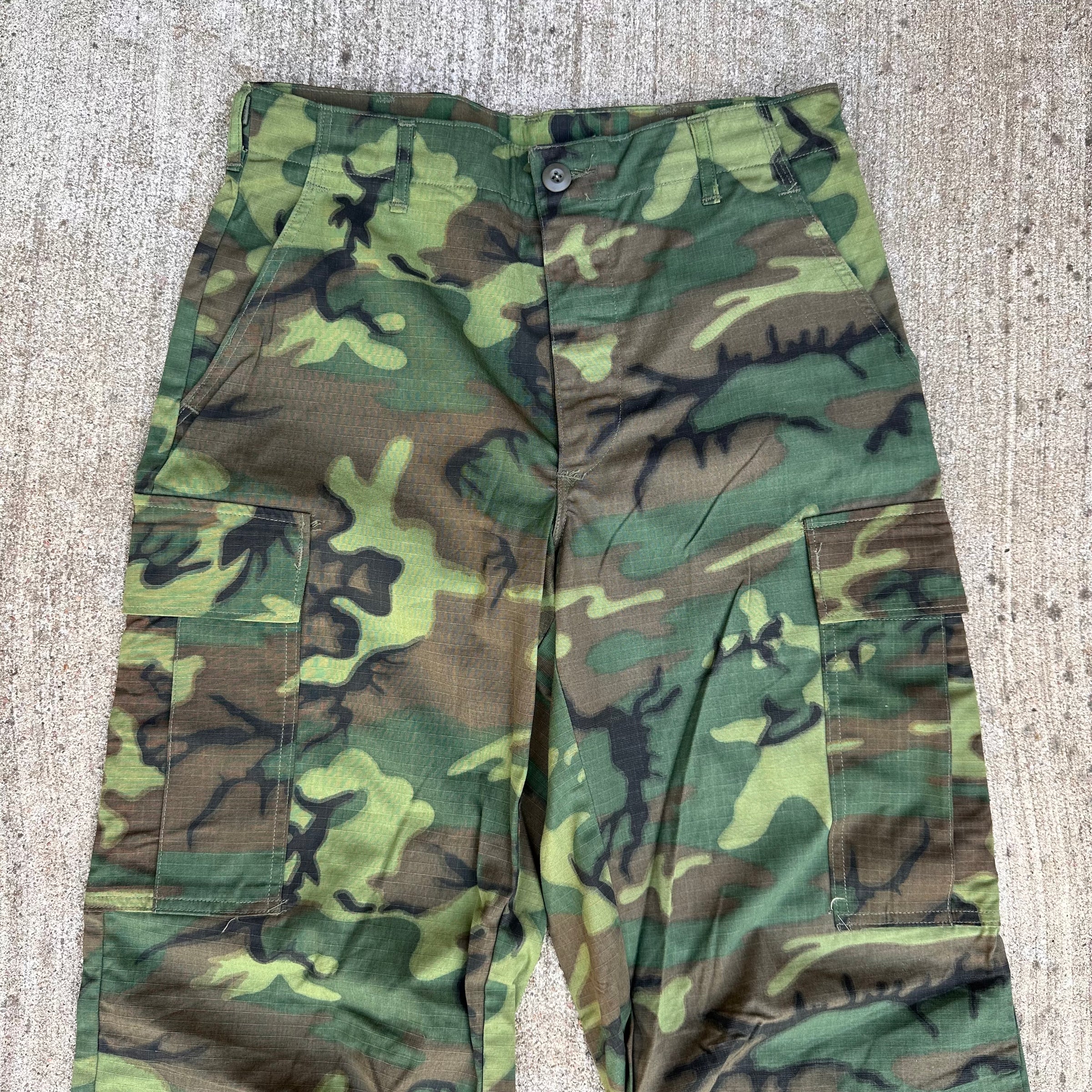 1960’s Deadstock Lime Green ERDL Jungle Pants Small Long