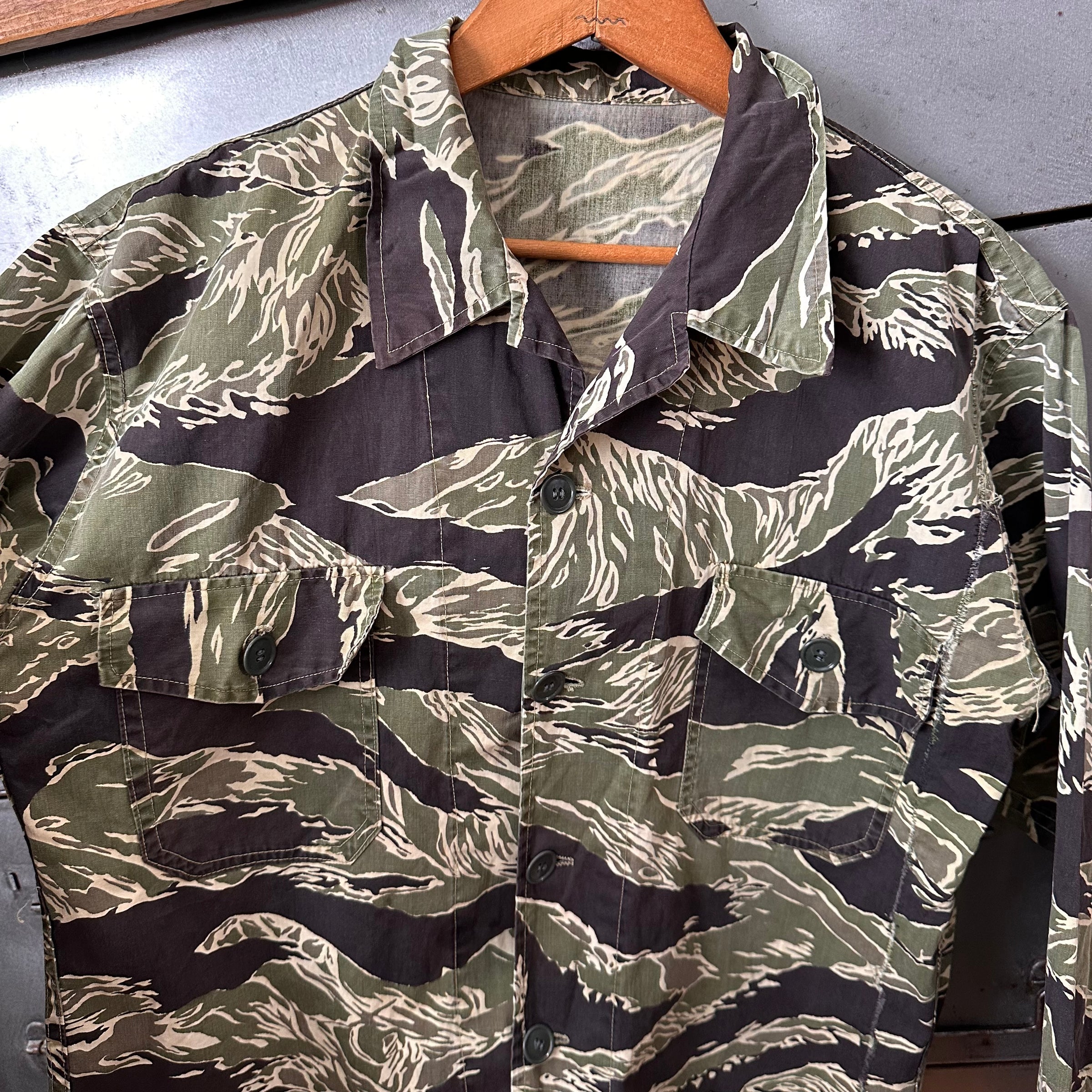 1960’s Tailor Made Silver Tiger Stripe Camo Shirt 22” Chest