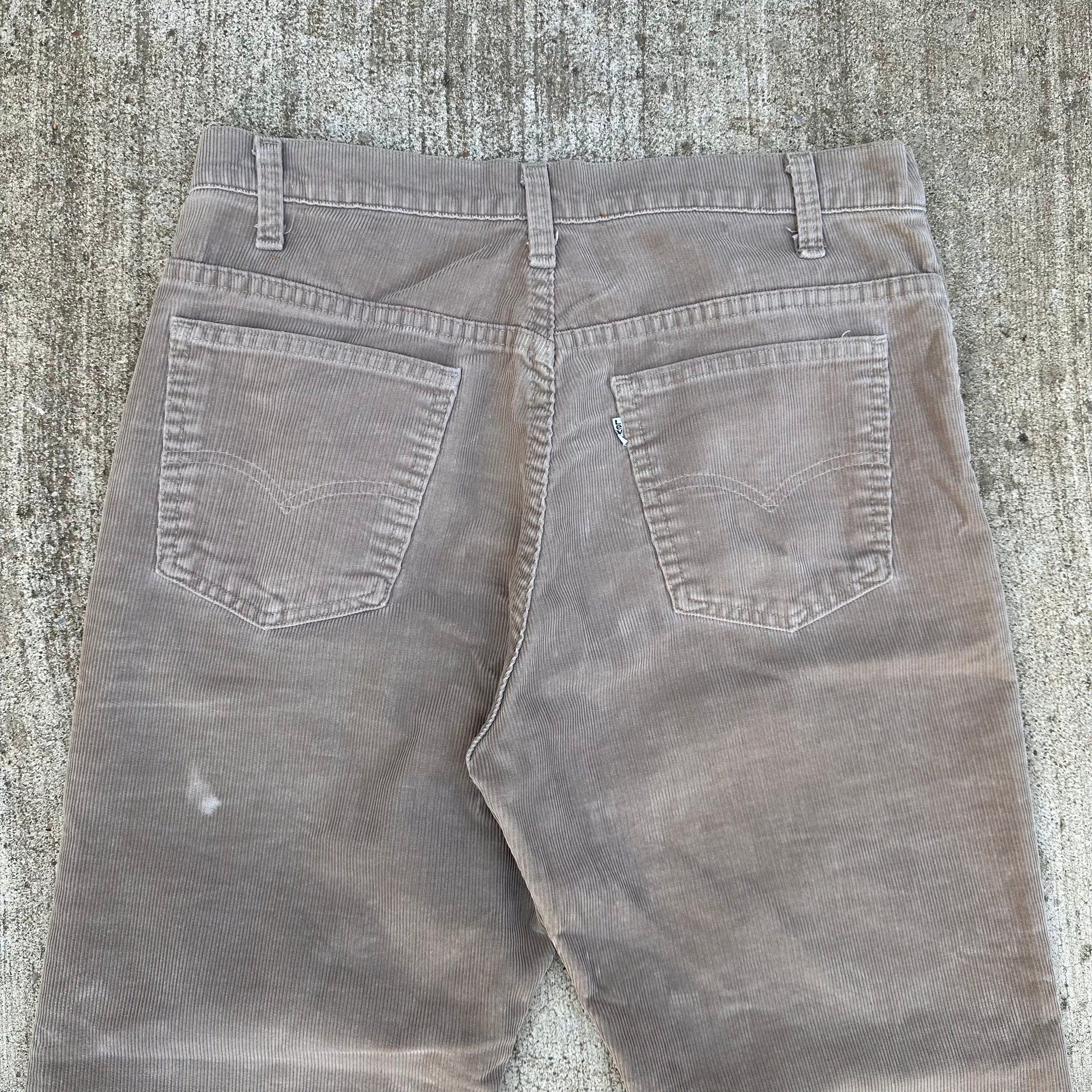 1980’s/90’s Levi’s 517 Tan Corduroy Flared Pants 32” x 30”