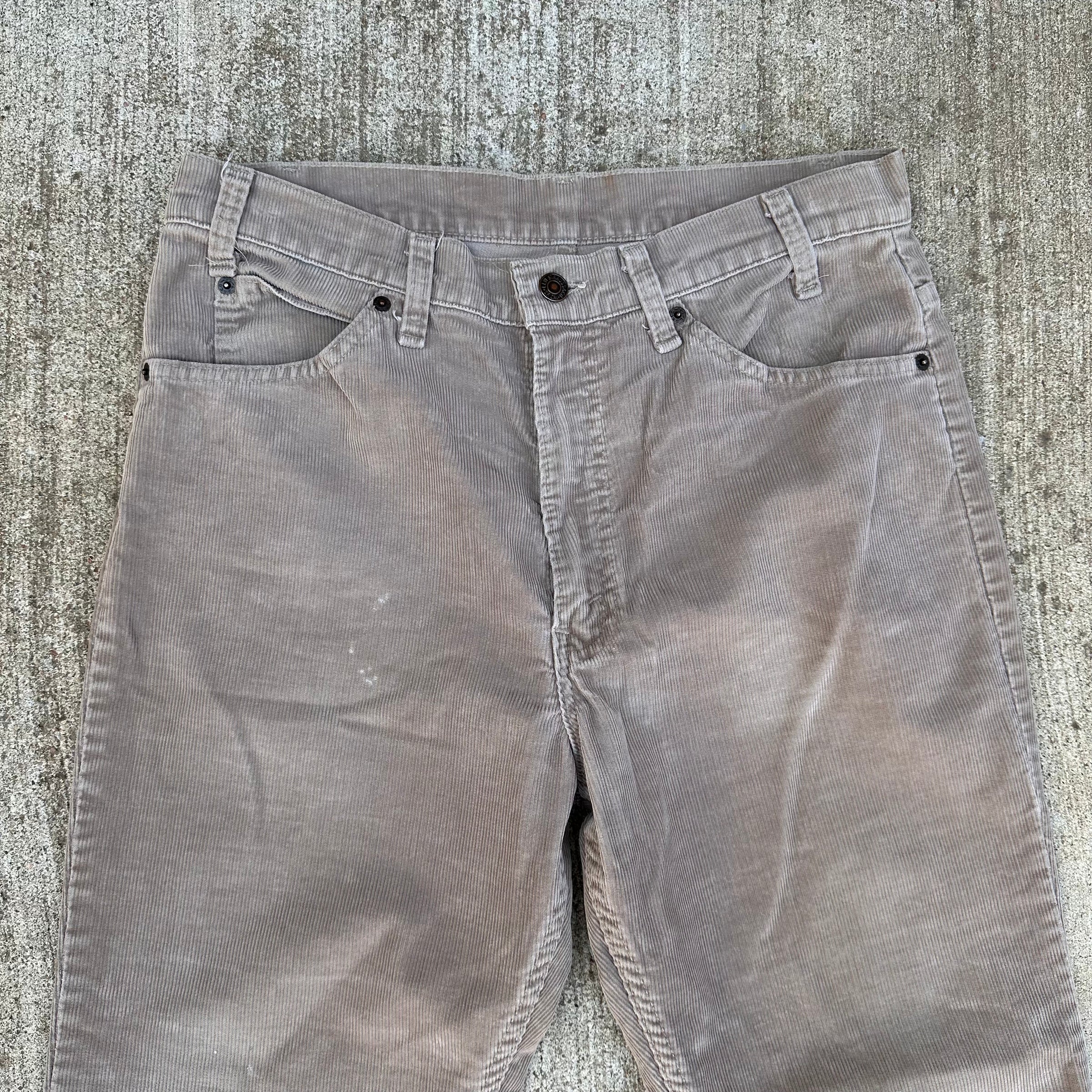 1980’s/90’s Levi’s 517 Tan Corduroy Flared Pants 32” x 30”