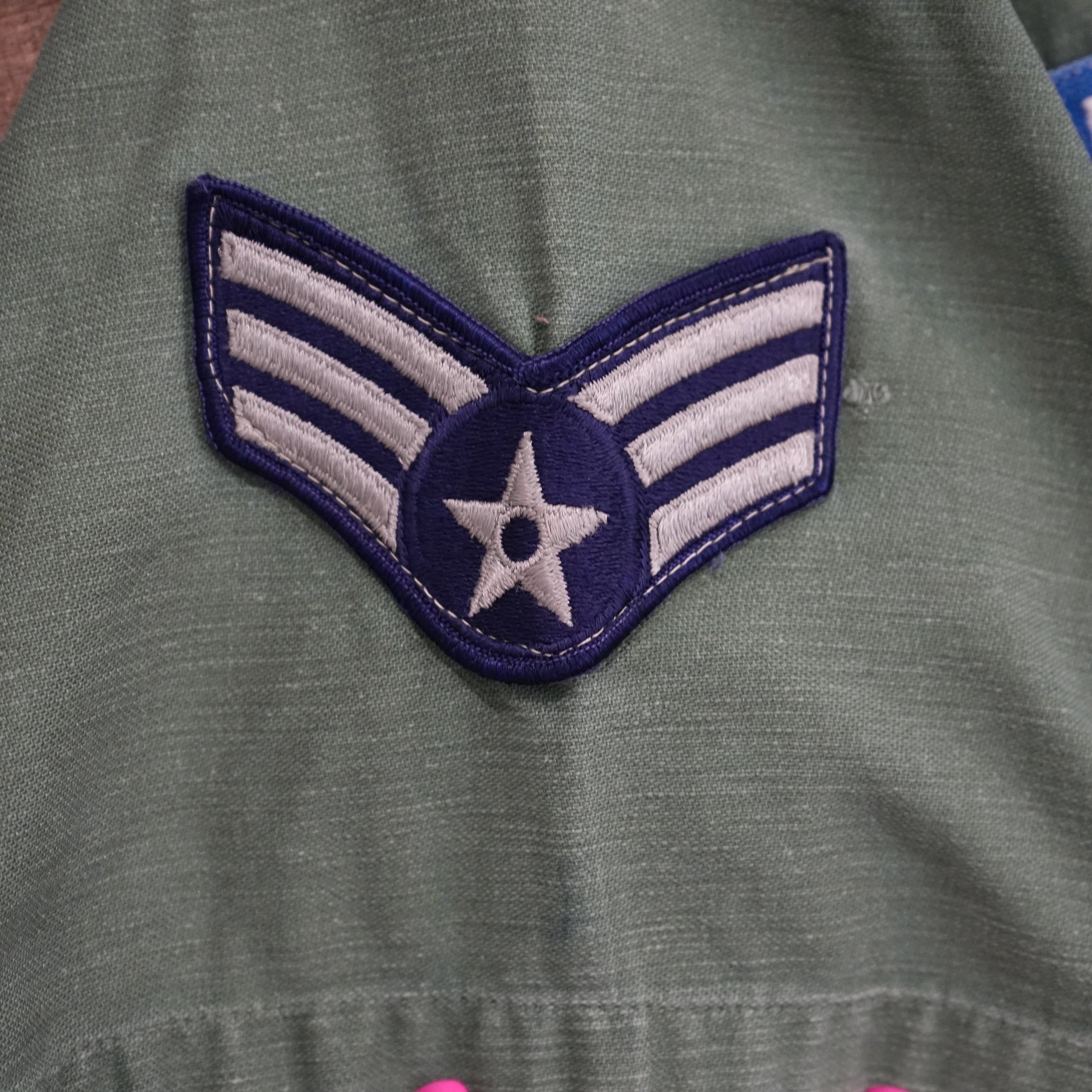 1960's Vietnam War USAF Patched Short Sleeve OG-107 Fatigue Shirt S/M