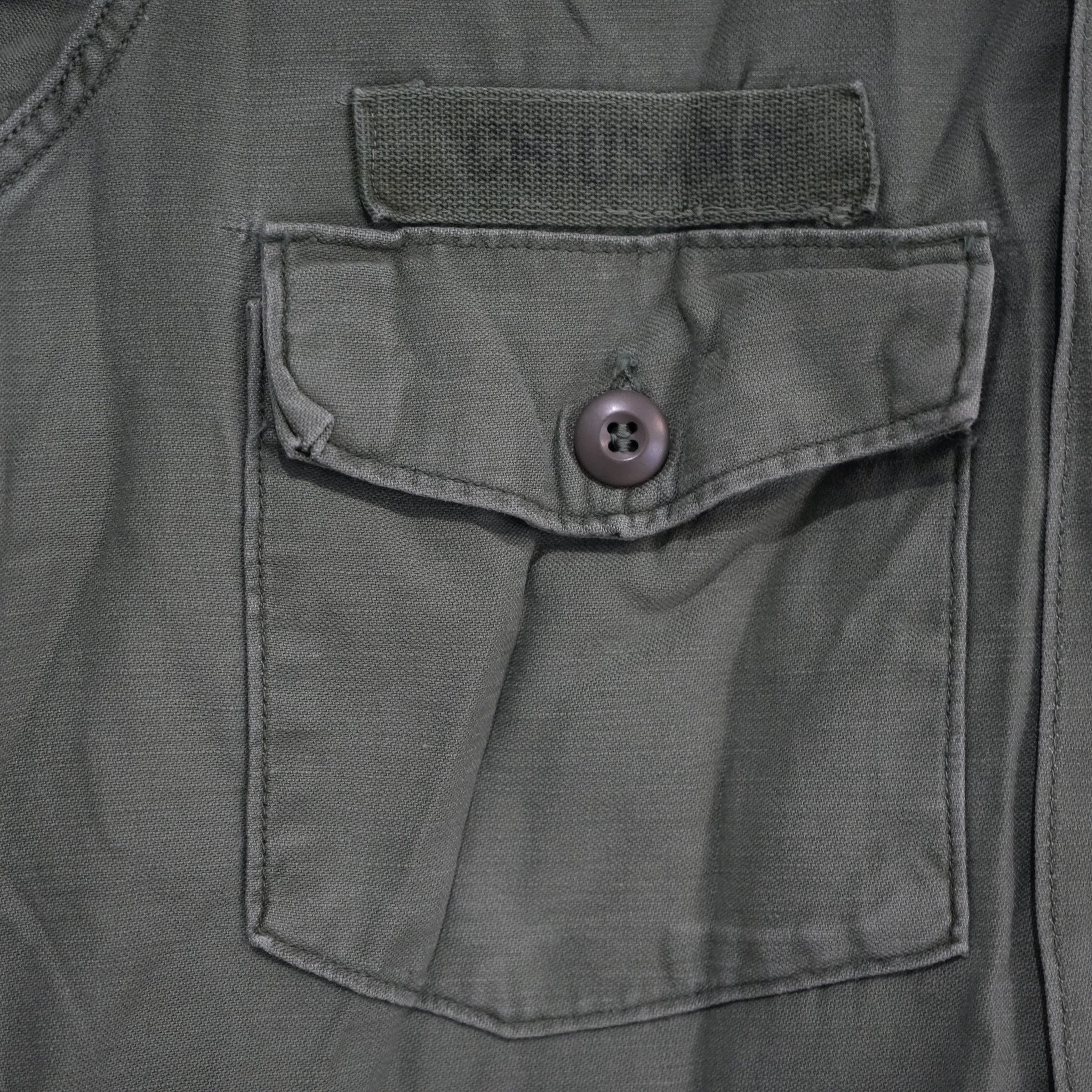 1960's Vietnam War US Army OG-107 Fatigue Shirt with Cut Sleeves Medium