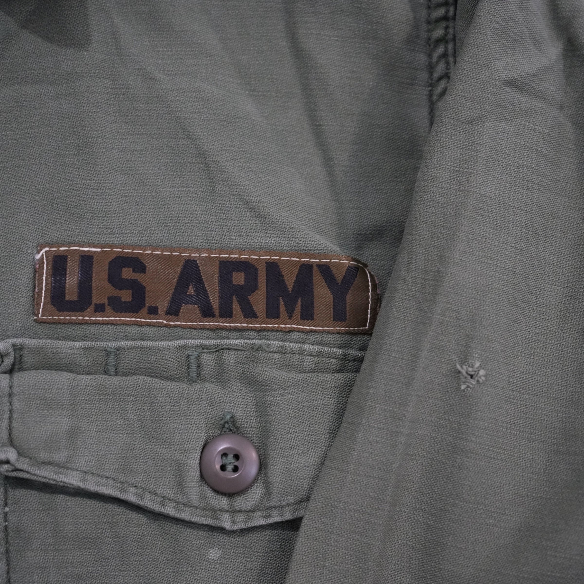 1960's Vietnam War US Army OG-107 Fatigue Shirt with Cut Sleeves Medium