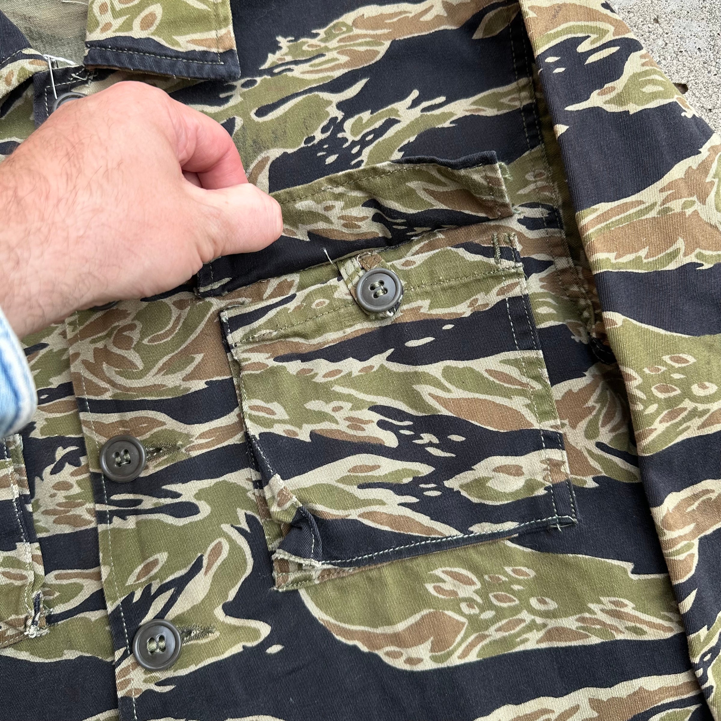 1960’s/70’s Vietnam War Late War Tiger Stripe Camo Shirt Asian Medium