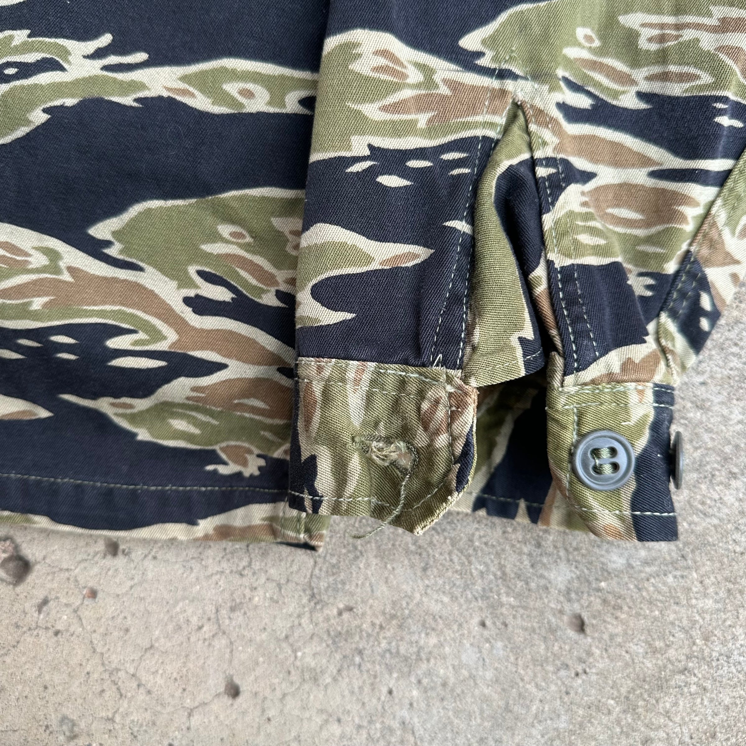 1960’s/70’s Vietnam War Late War Tiger Stripe Camo Shirt Asian Medium