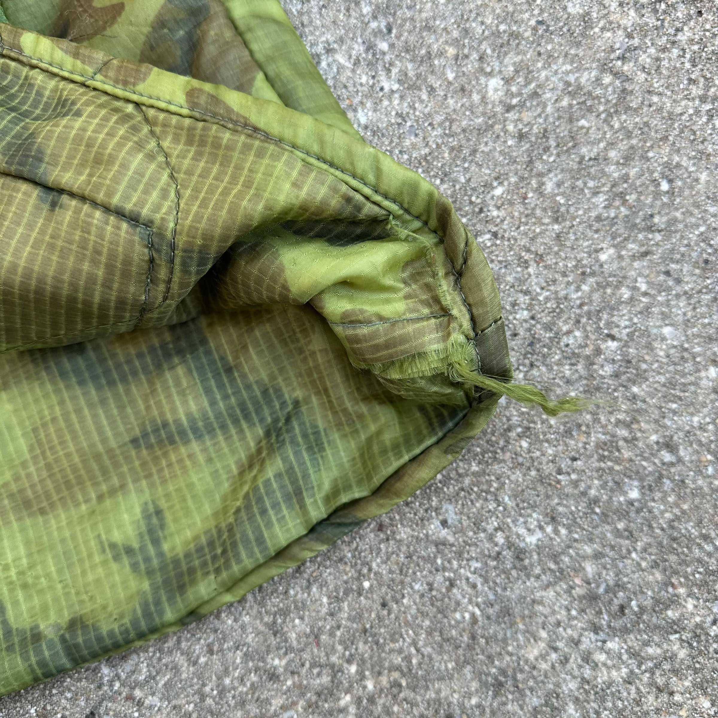 1960’s/70’s Vietnam War Tailor Made ERDL Camo Poncho Liner Jacket Large