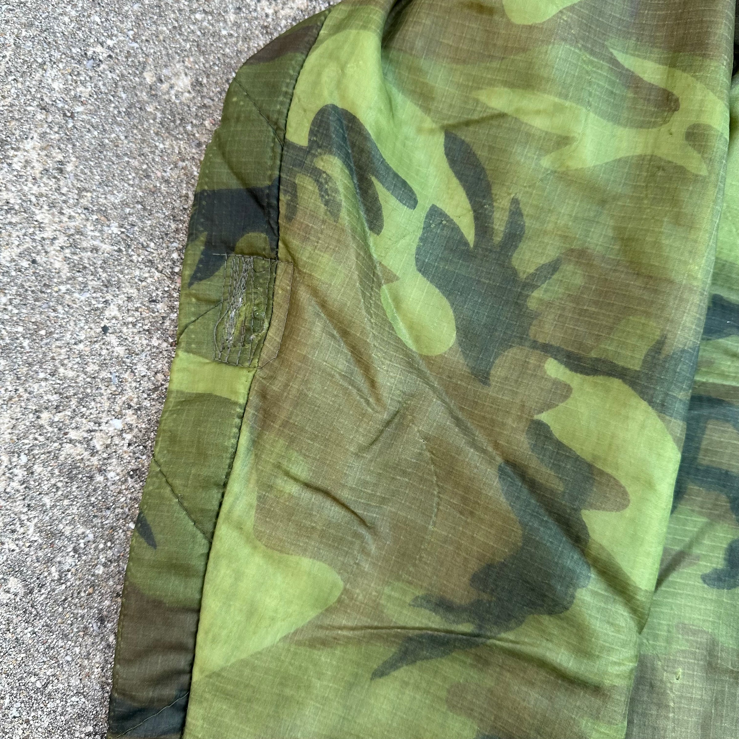 1960’s/70’s Vietnam War Tailor Made ERDL Camo Poncho Liner Jacket Large