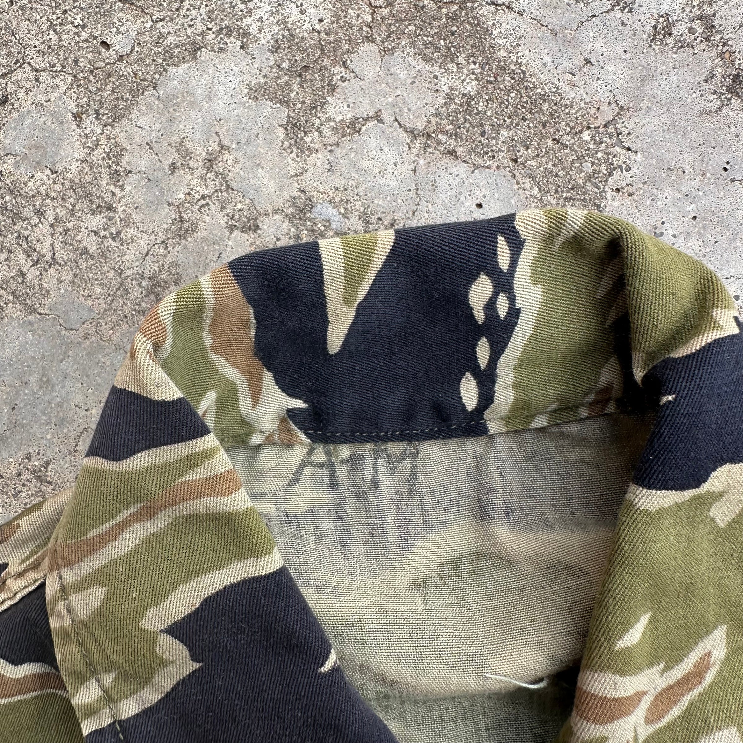 1960’s/70’s Vietnam War Late War Tiger Stripe Camo Shirt Asian Medium