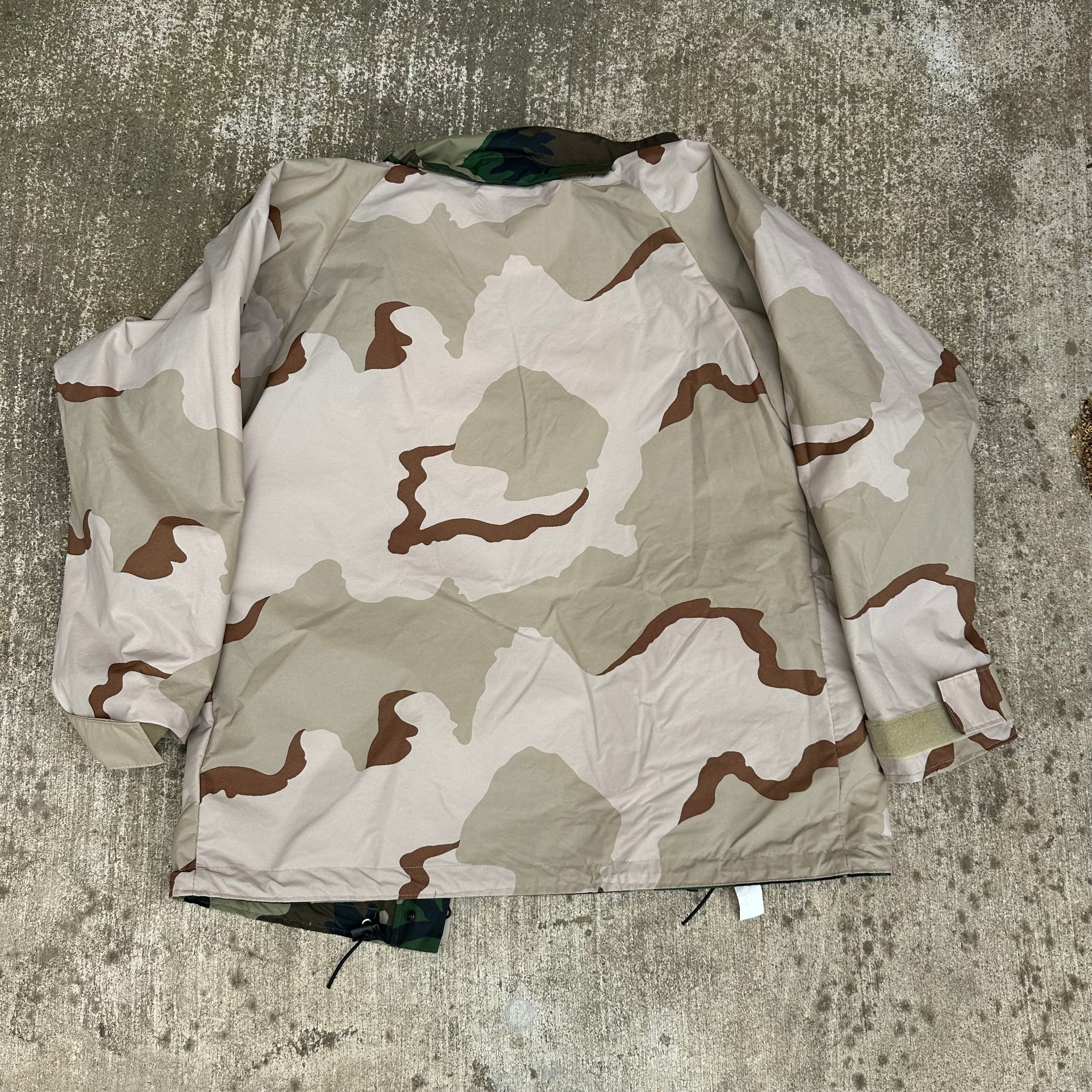 1990’s US Army ECWCS Reversible Woodland/Desert Camo Gore-Tex Parka Medium Regular