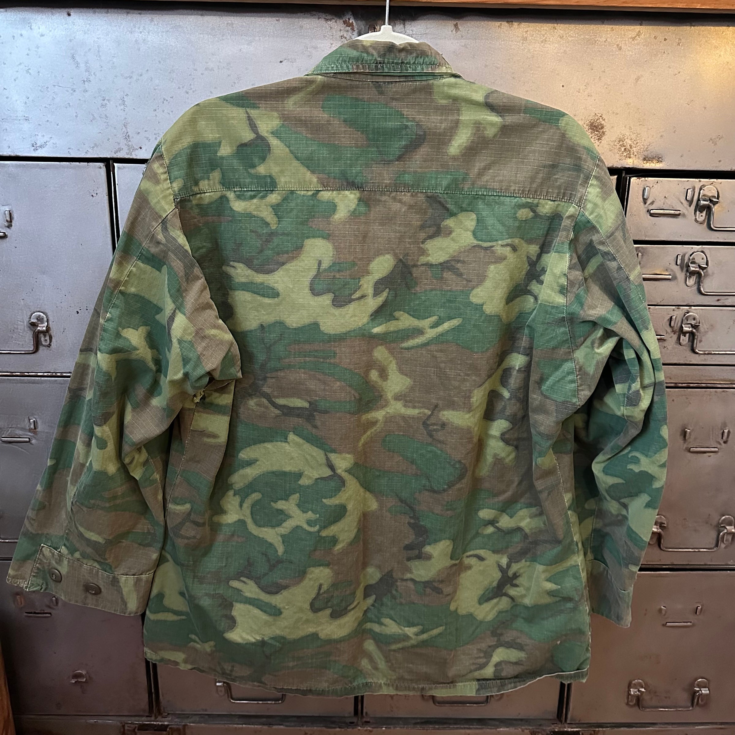 1970’s Vietnam War ERDL Camo Jungle Jacket Medium Short