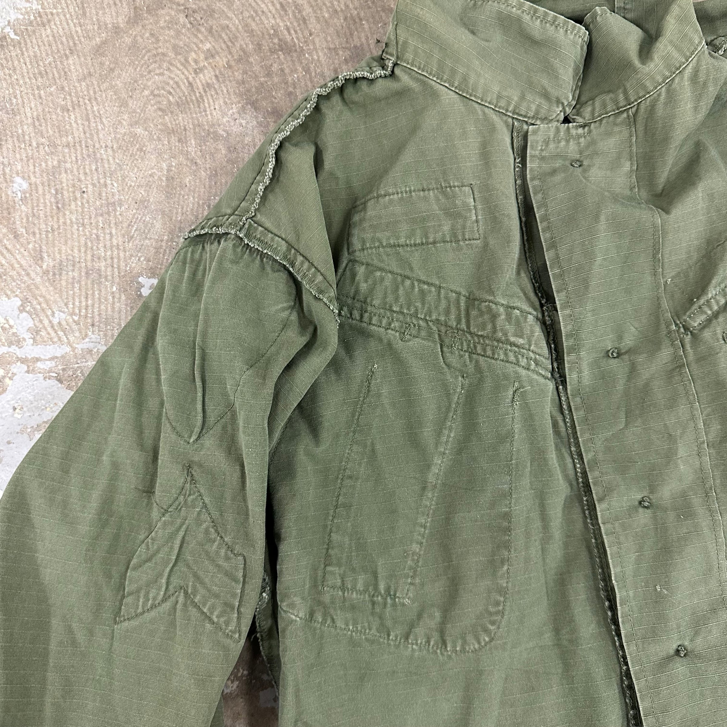 1960’s Vietnam War Patched 1st Cavalry Ripstop Jungle Jacket with CIB Small Short