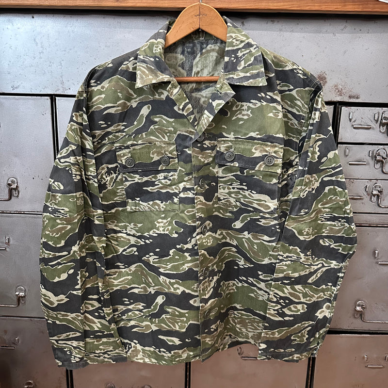 1960’s Mint Vietnam War CIDG Splotch Pattern Tiger Stripe Camo Shirt 21” Chest