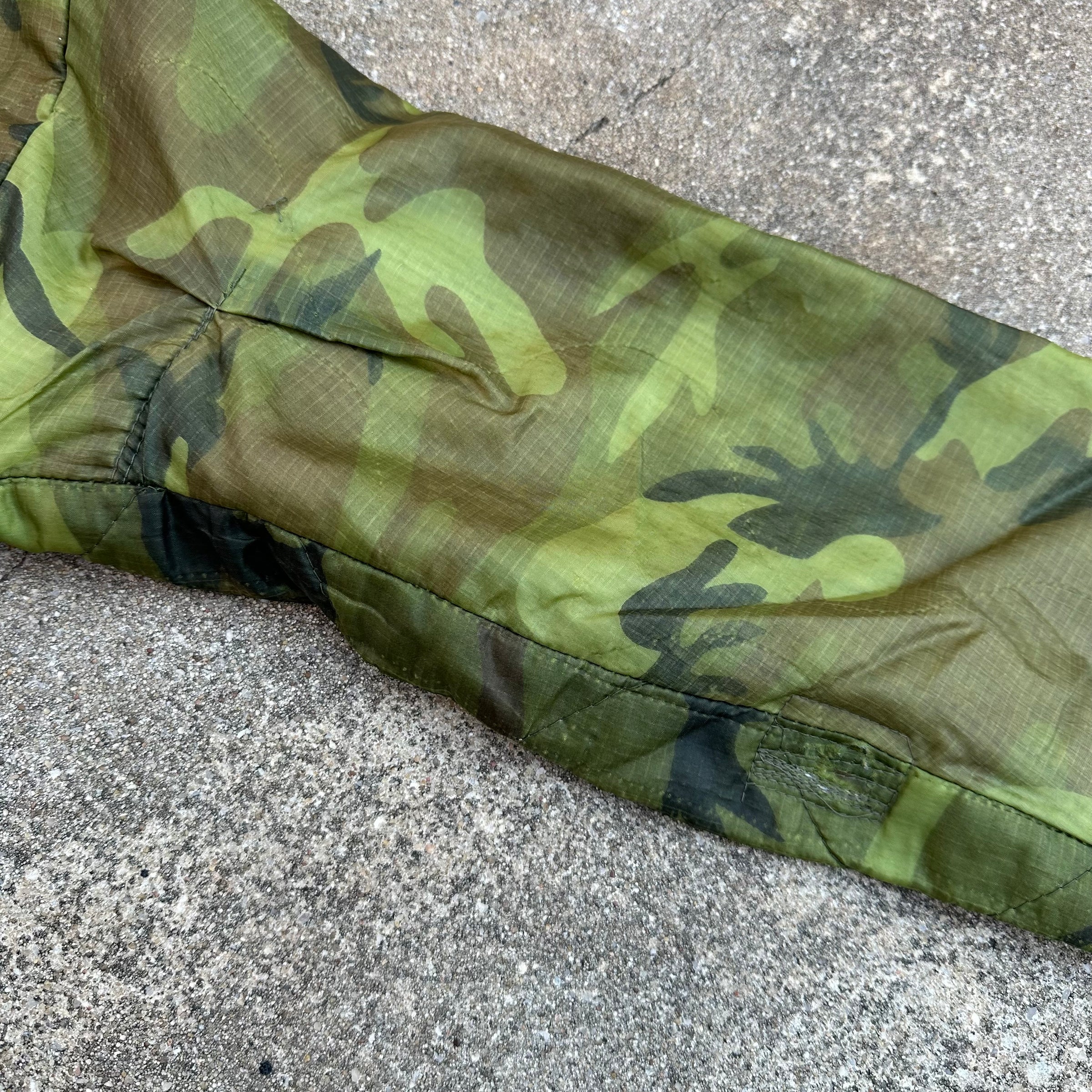 1960’s/70’s Vietnam War Tailor Made ERDL Camo Poncho Liner Jacket Large