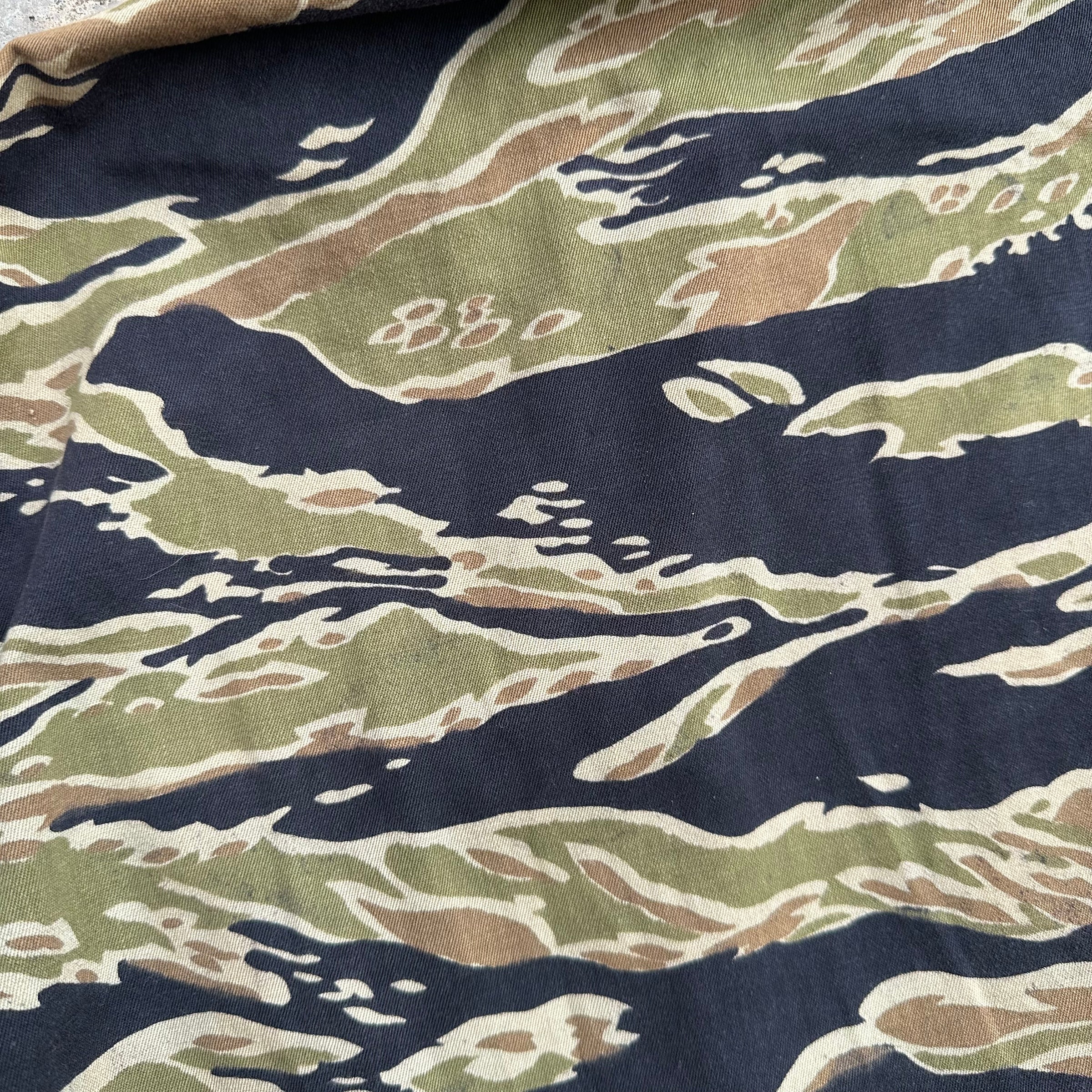 1960’s/70’s Vietnam War Late War Tiger Stripe Camo Shirt Asian Medium
