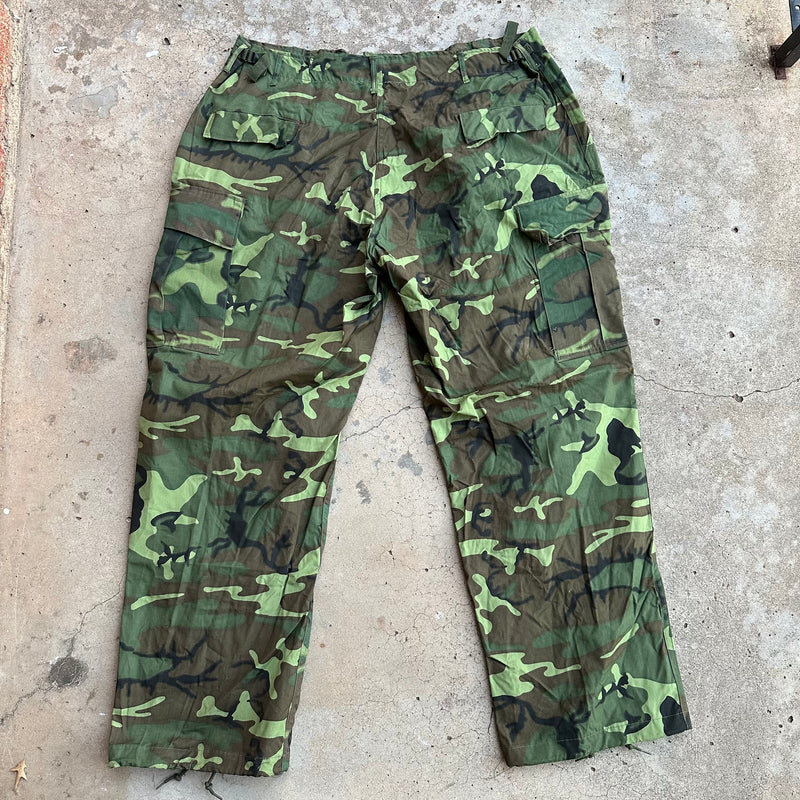 1960’s Deadstock Vietnam War Poplin ERDL Camo Jungle Pants XL Regular