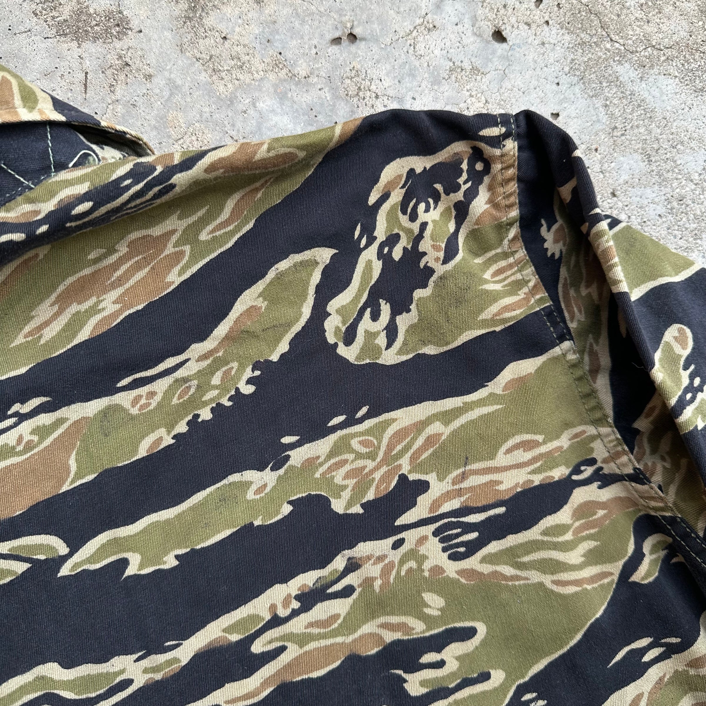 1960’s/70’s Vietnam War Late War Tiger Stripe Camo Shirt Asian Medium