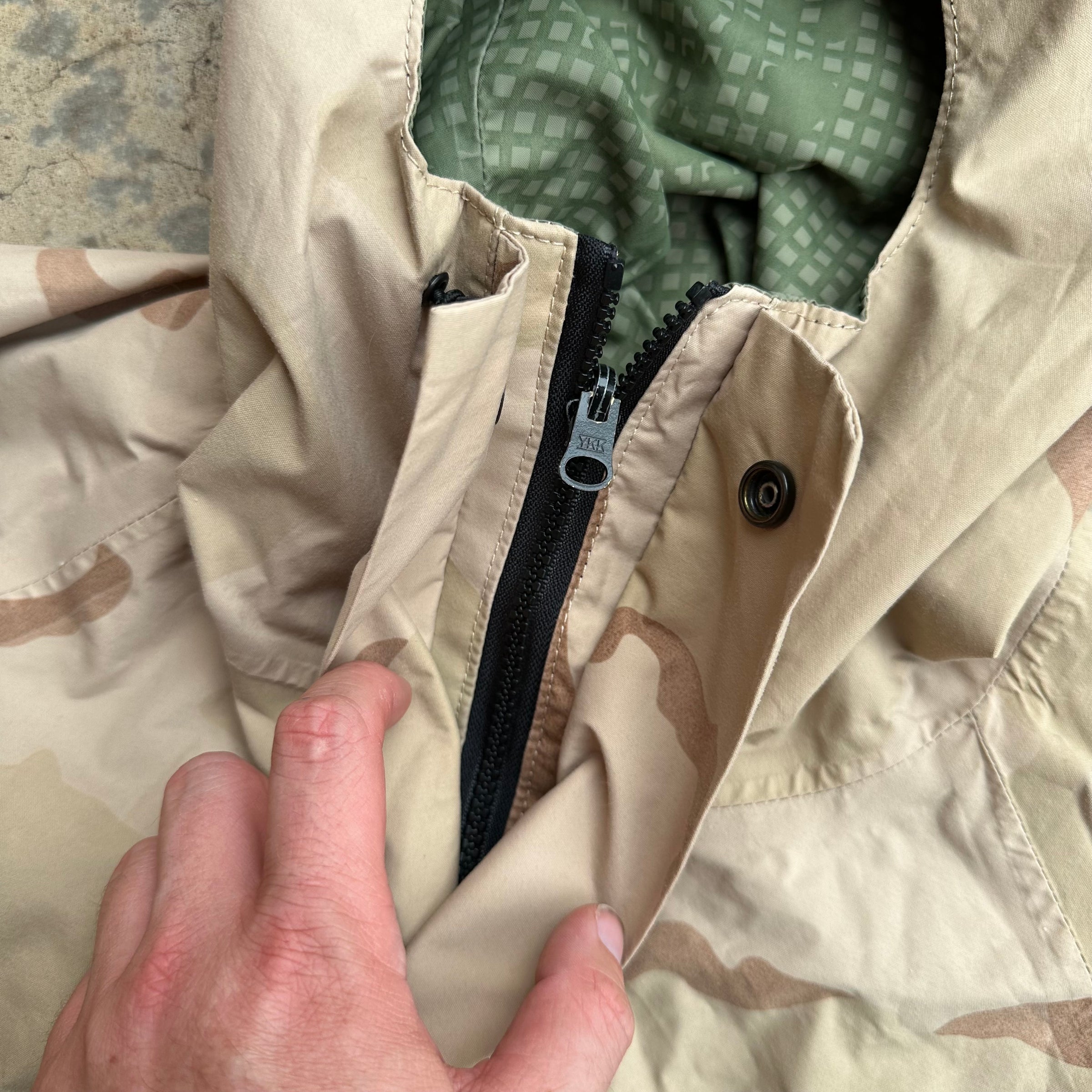 1990’s Reversible Desert Night Camo Lightweight Gore-Tex Parka Large Long