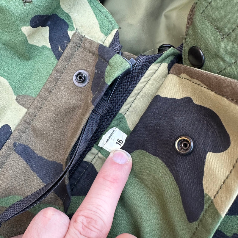 1990’s Deadstock US Army ECWCS Woodland Camo Gore-Tex Parka Large Long