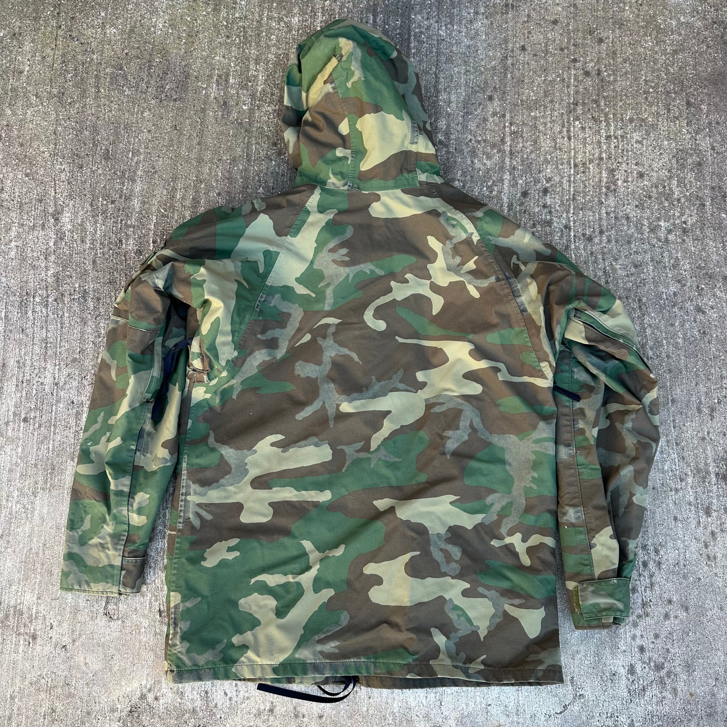 1990’s US Army ECWCS Woodland Camo Gore-Tex Parka Medium Long