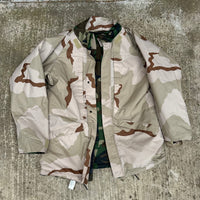 1990’s US Army ECWCS Reversible Woodland/Desert Camo Gore-Tex Parka Medium Regular
