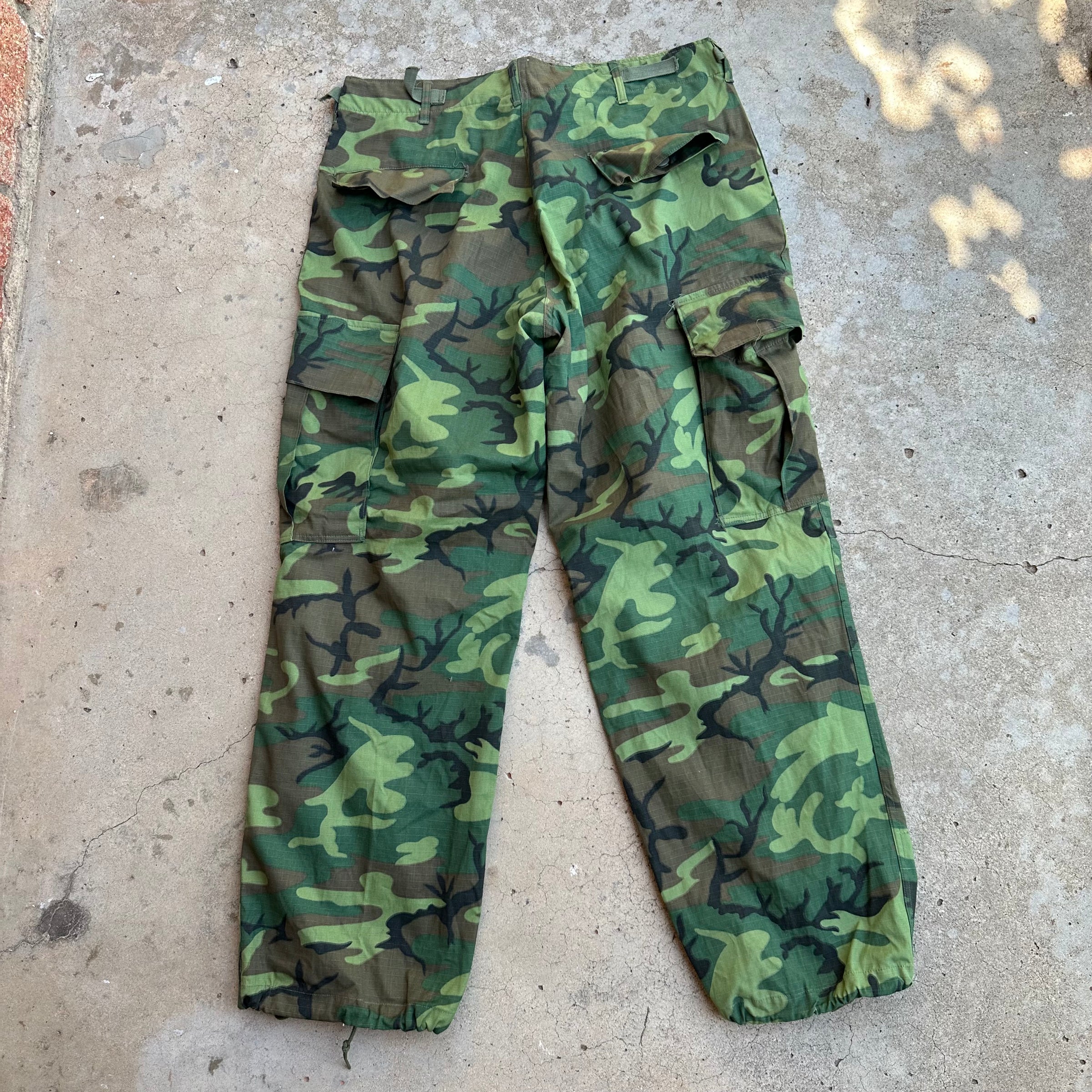 1960’s Deadstock Vietnam War ERDL Camo Jungle Pants Medium Short