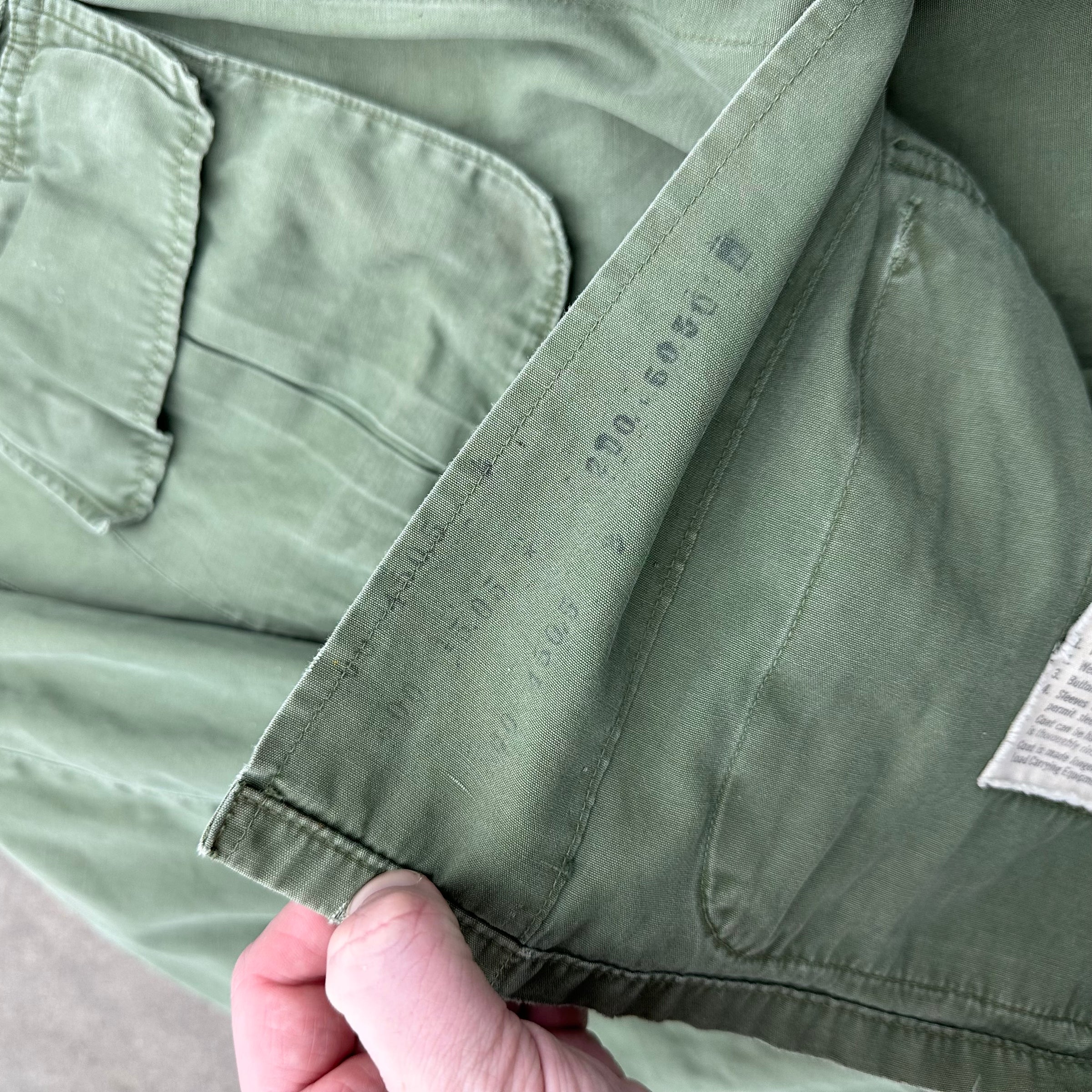 1960’s US Army First Signal Brigade Patched Poplin Jungle Jacket Small Short