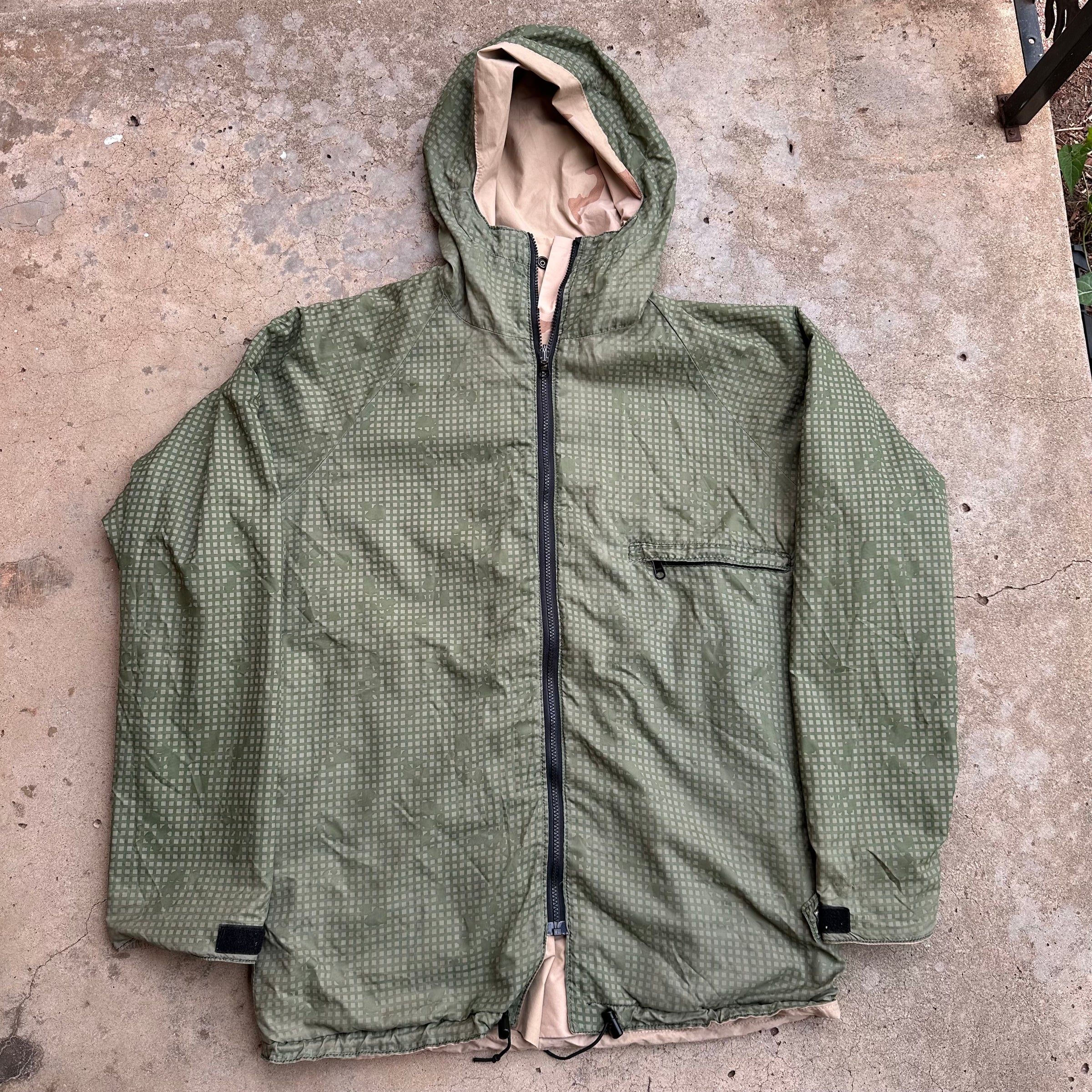 1990’s Reversible Desert Night Camo Lightweight Gore-Tex Parka Large Long