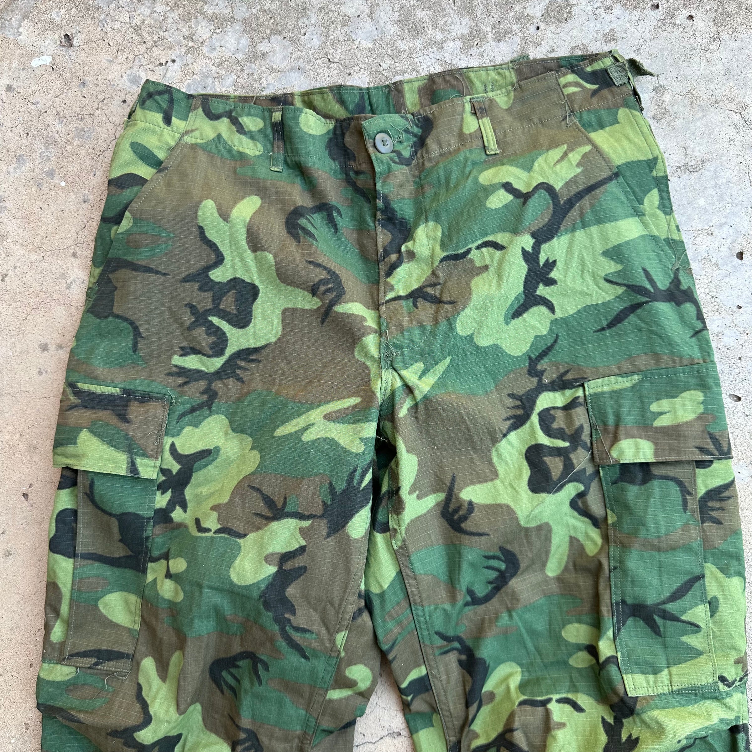 1960’s Deadstock Vietnam War ERDL Camo Jungle Pants Medium Short