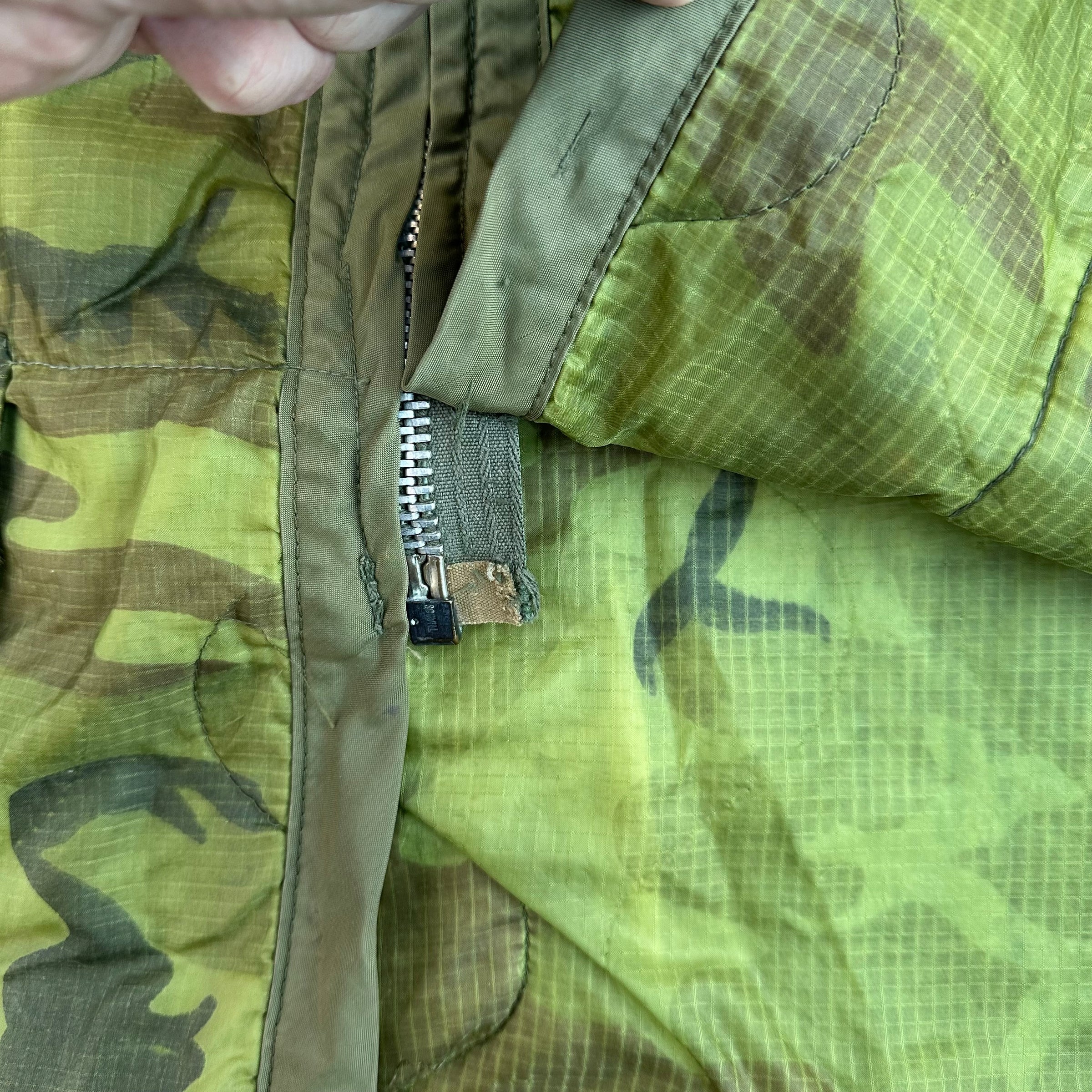 1960’s/70’s Vietnam War Tailor Made ERDL Camo Poncho Liner Jacket Large