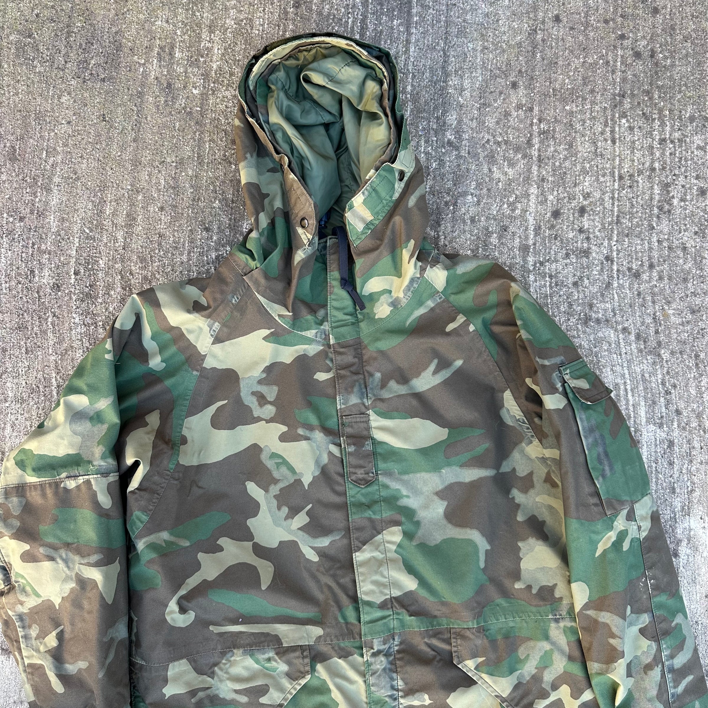 1990’s US Army ECWCS Woodland Camo Gore-Tex Parka Medium Long