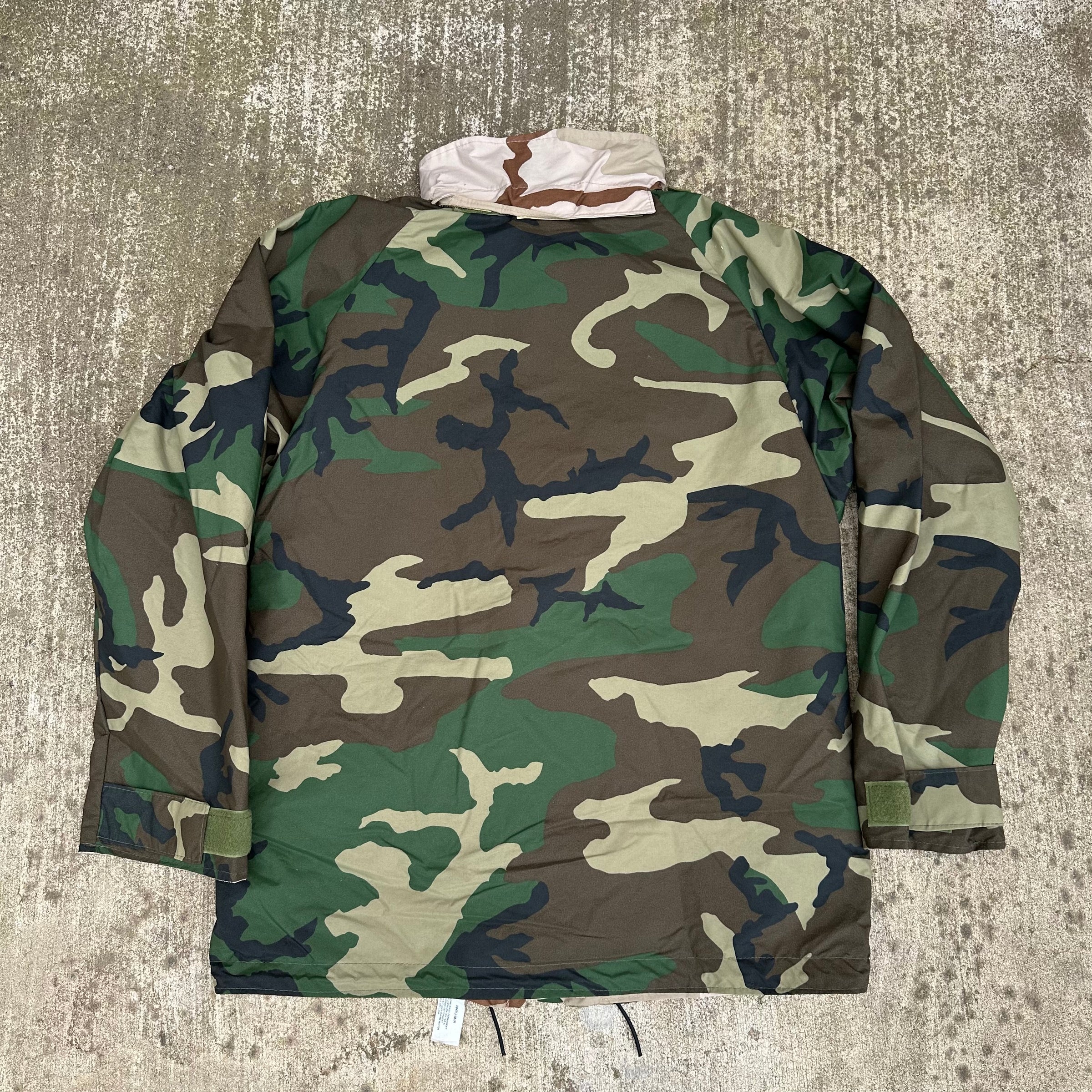 1990’s US Army ECWCS Reversible Woodland/Desert Camo Gore-Tex Parka Medium Regular