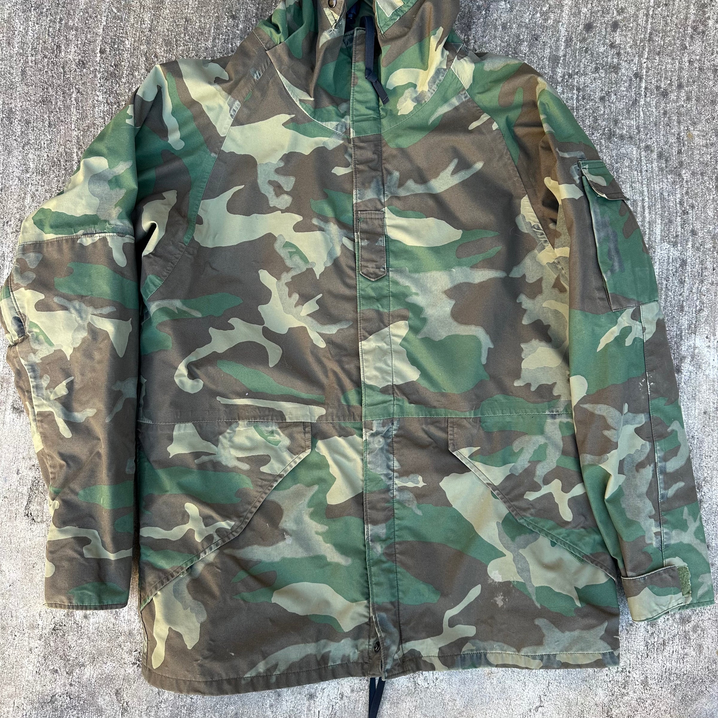 1990’s US Army ECWCS Woodland Camo Gore-Tex Parka Medium Long