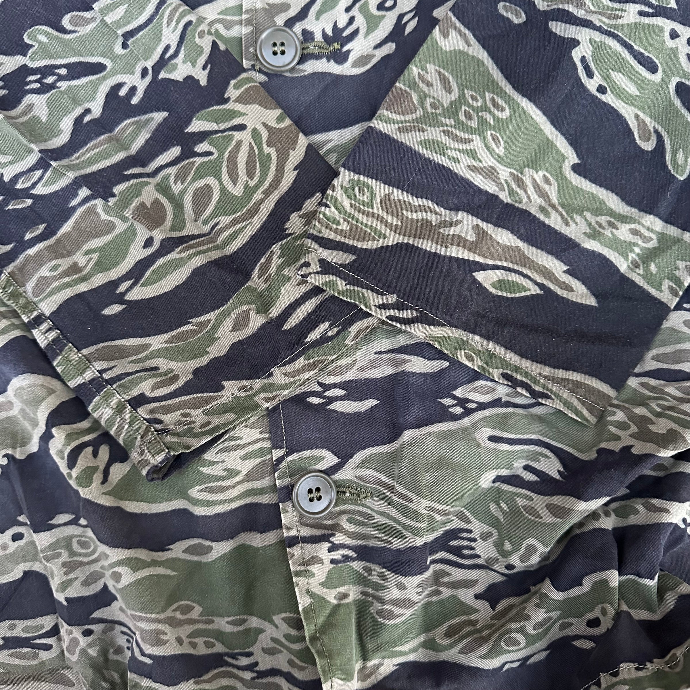 1960’s/70’s Late War Tiger Stripe Camo Shirt 22” Chest