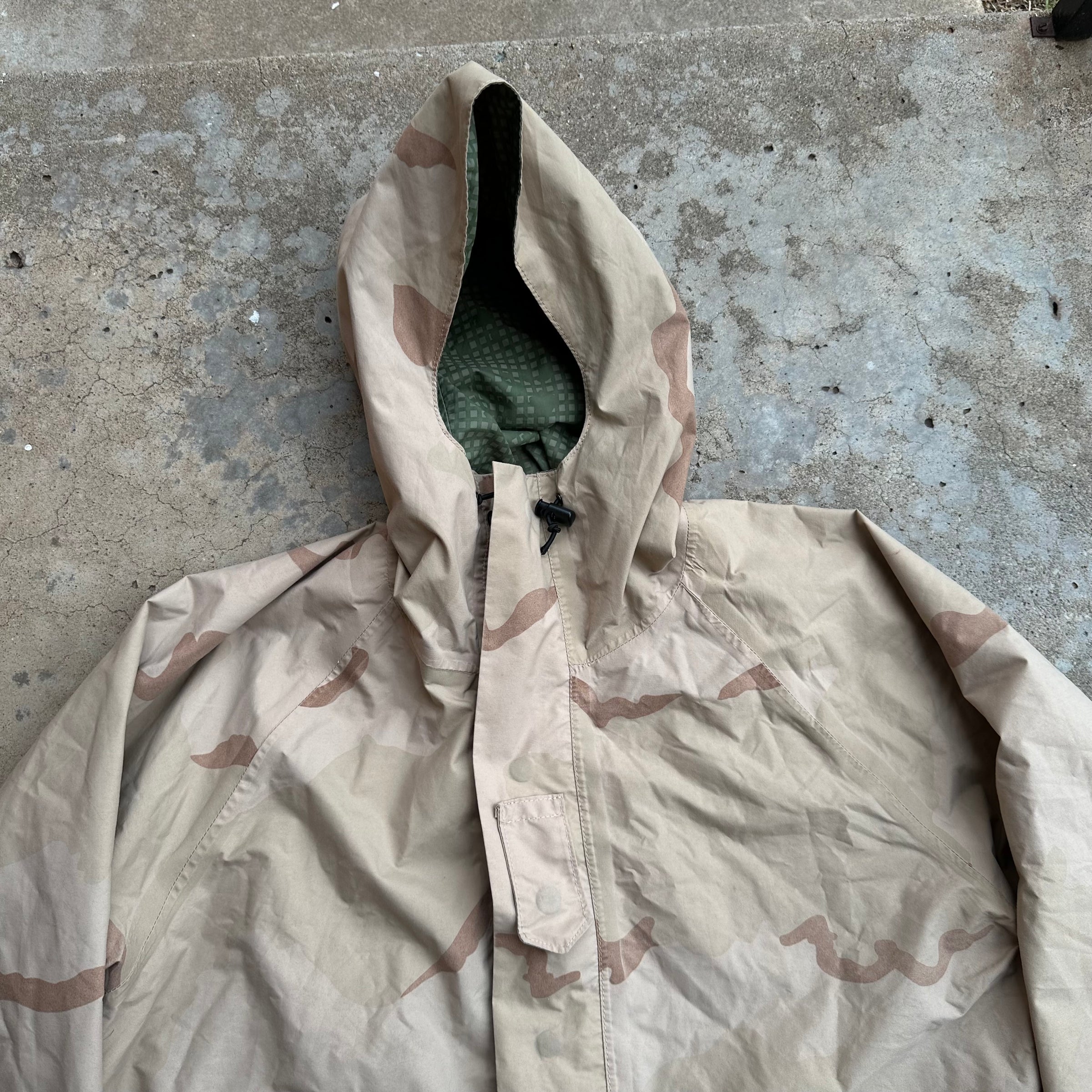 1990’s Reversible Desert Night Camo Lightweight Gore-Tex Parka Large Long