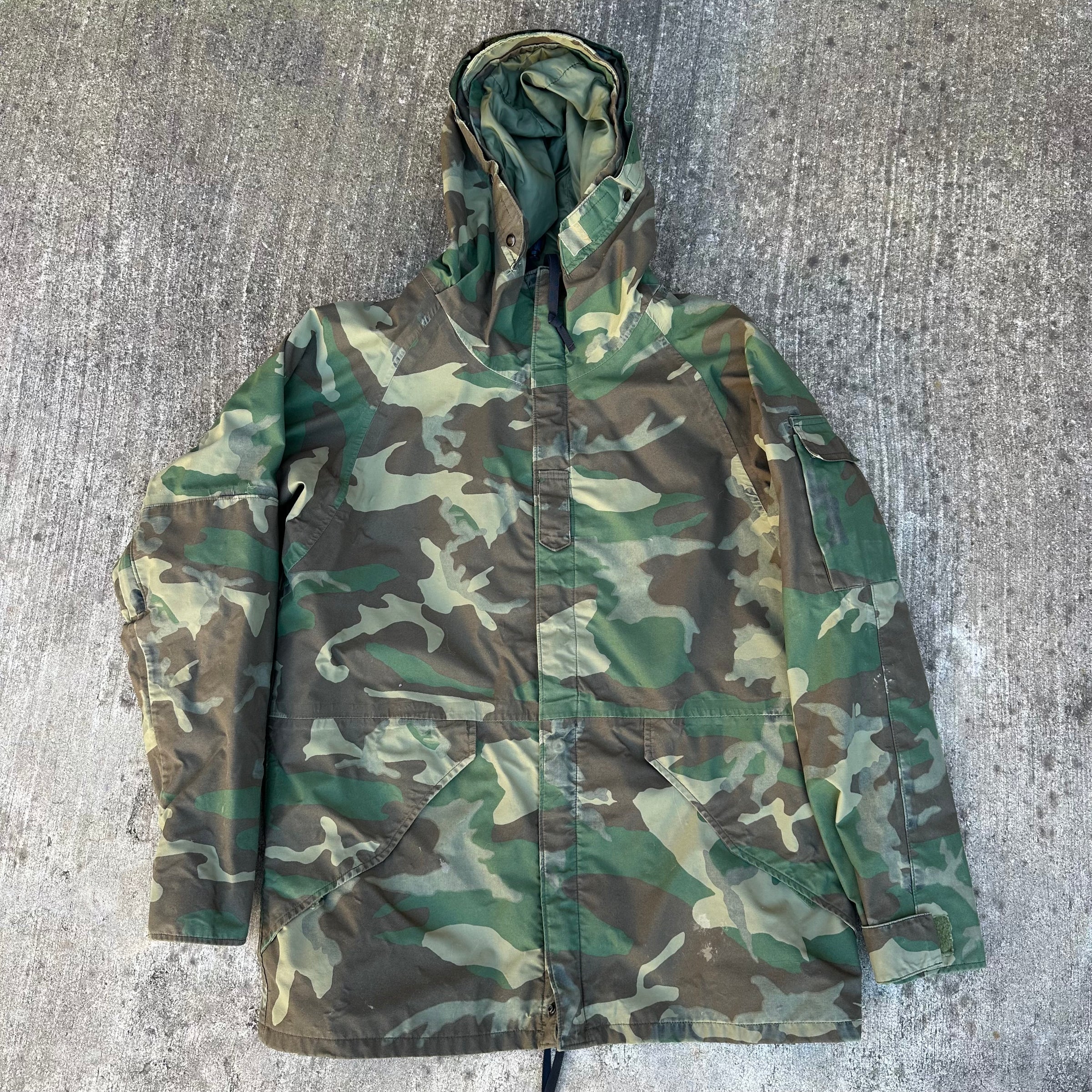 1990’s US Army ECWCS Woodland Camo Gore-Tex Parka Medium Long